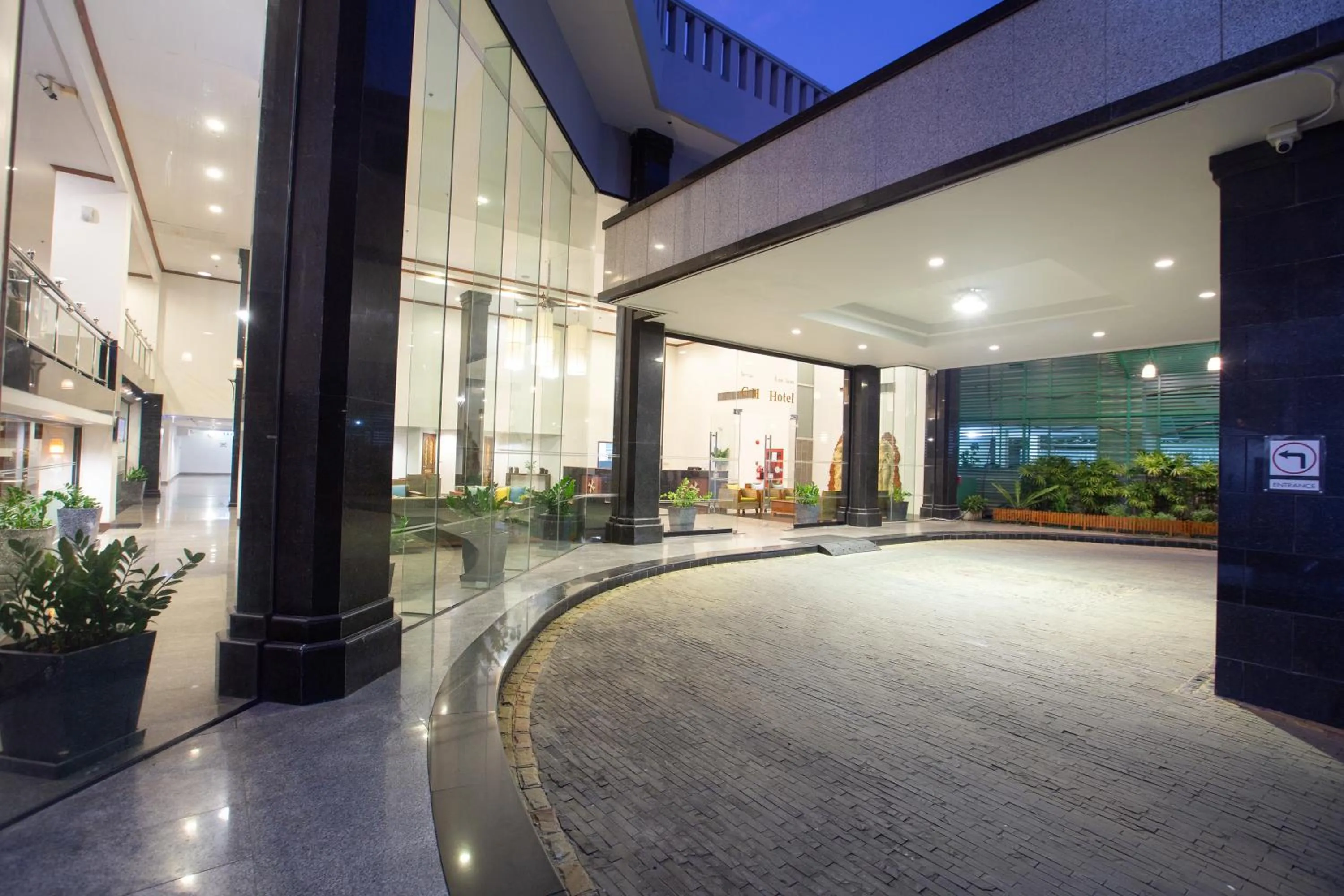 Facade/entrance in CH Hotel