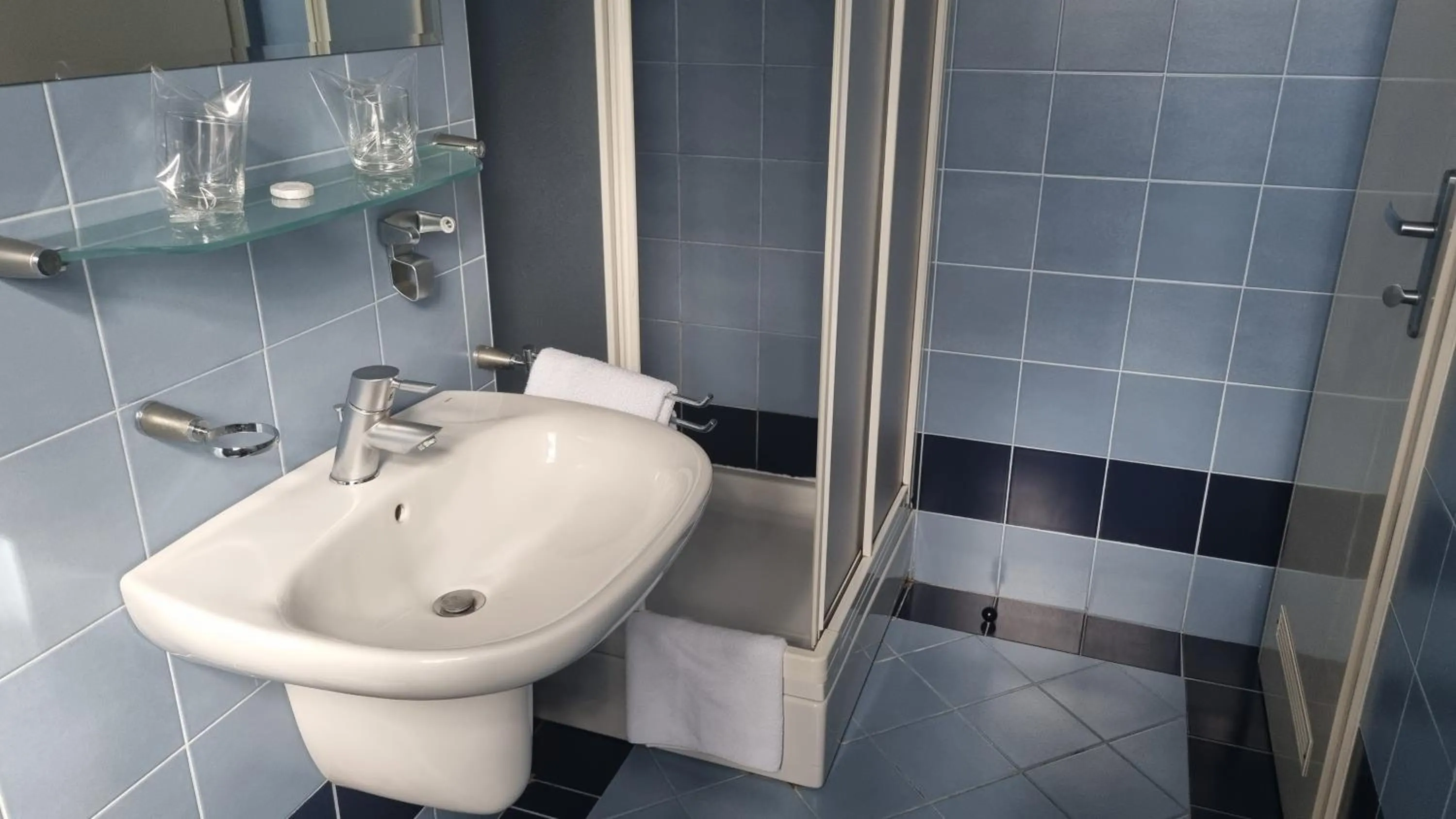 Shower in Hotel Tomislavov Dom