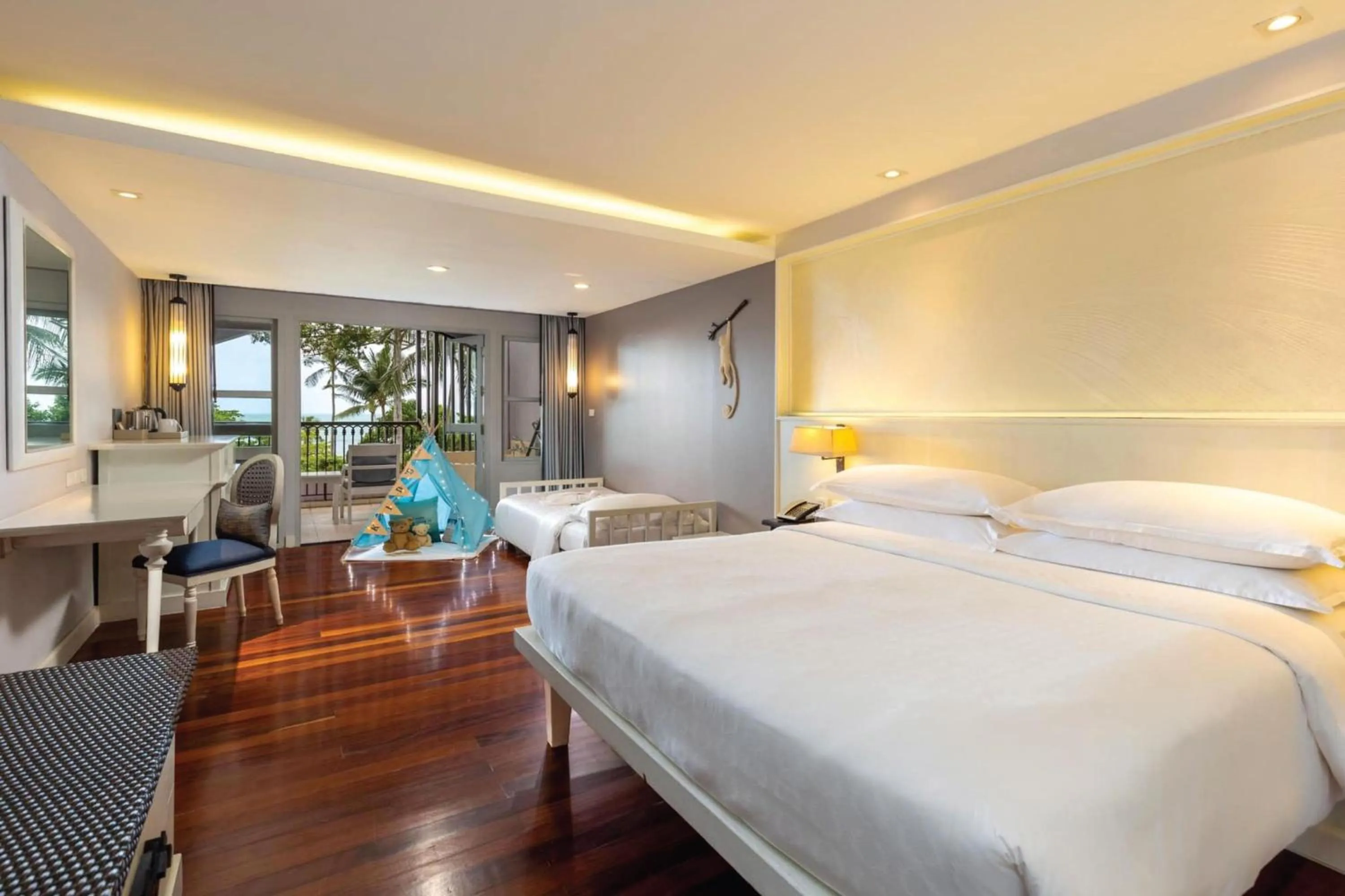 Bedroom, Bed in Sheraton Samui Resort