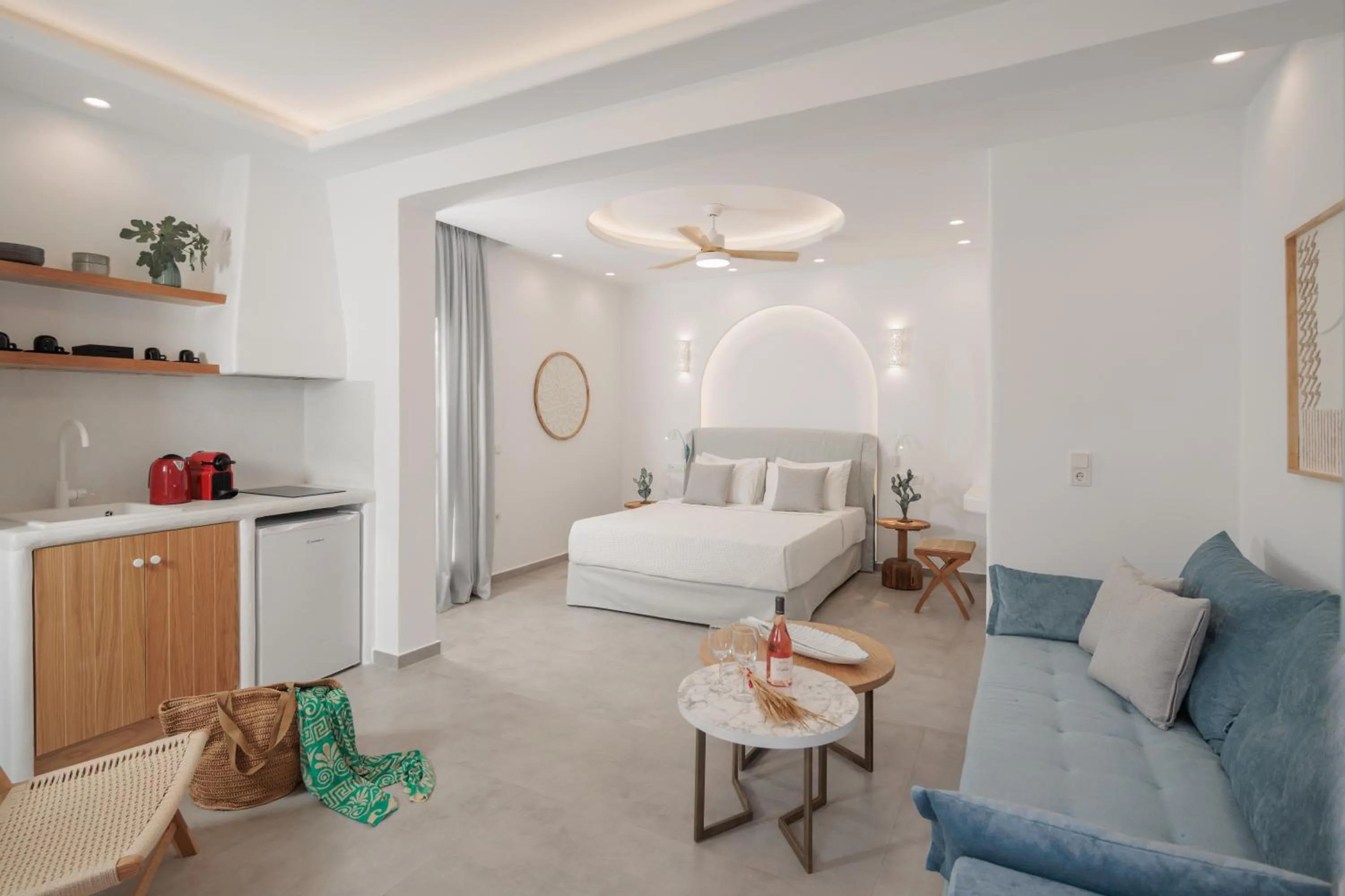 Living room, Bed in Agia Anna Living