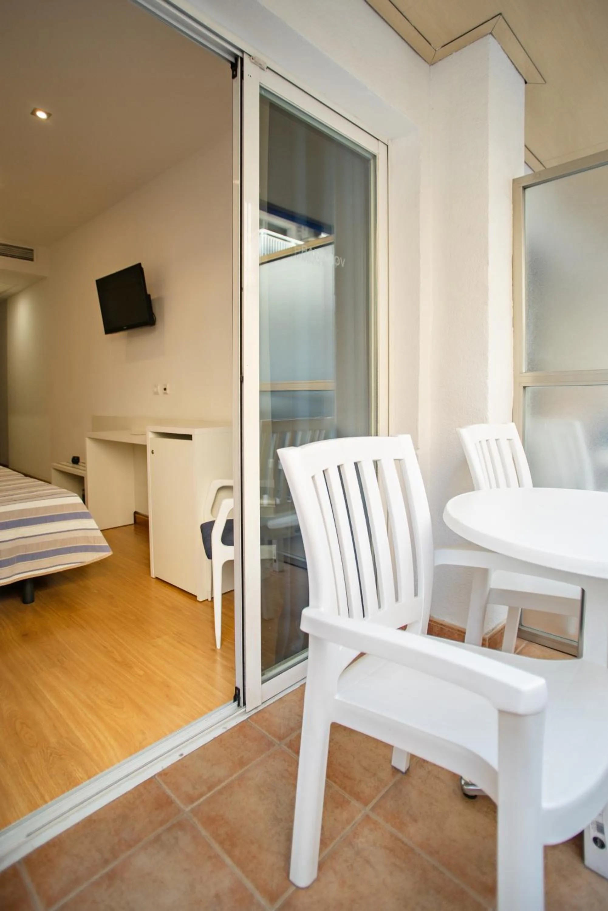 Balcony/Terrace, Bed in Hotel Voramar