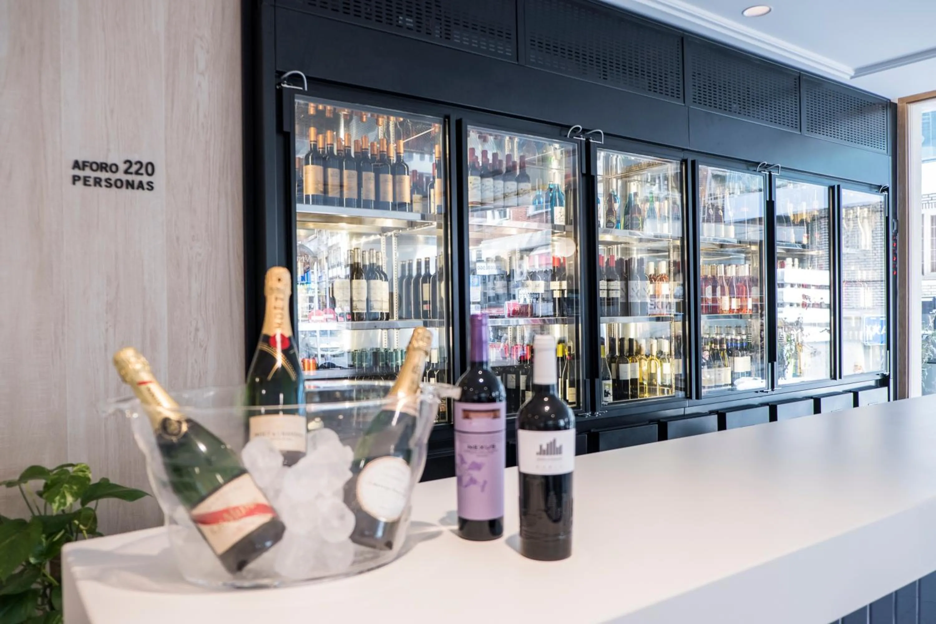 Restaurant/places to eat in Hotel Voramar