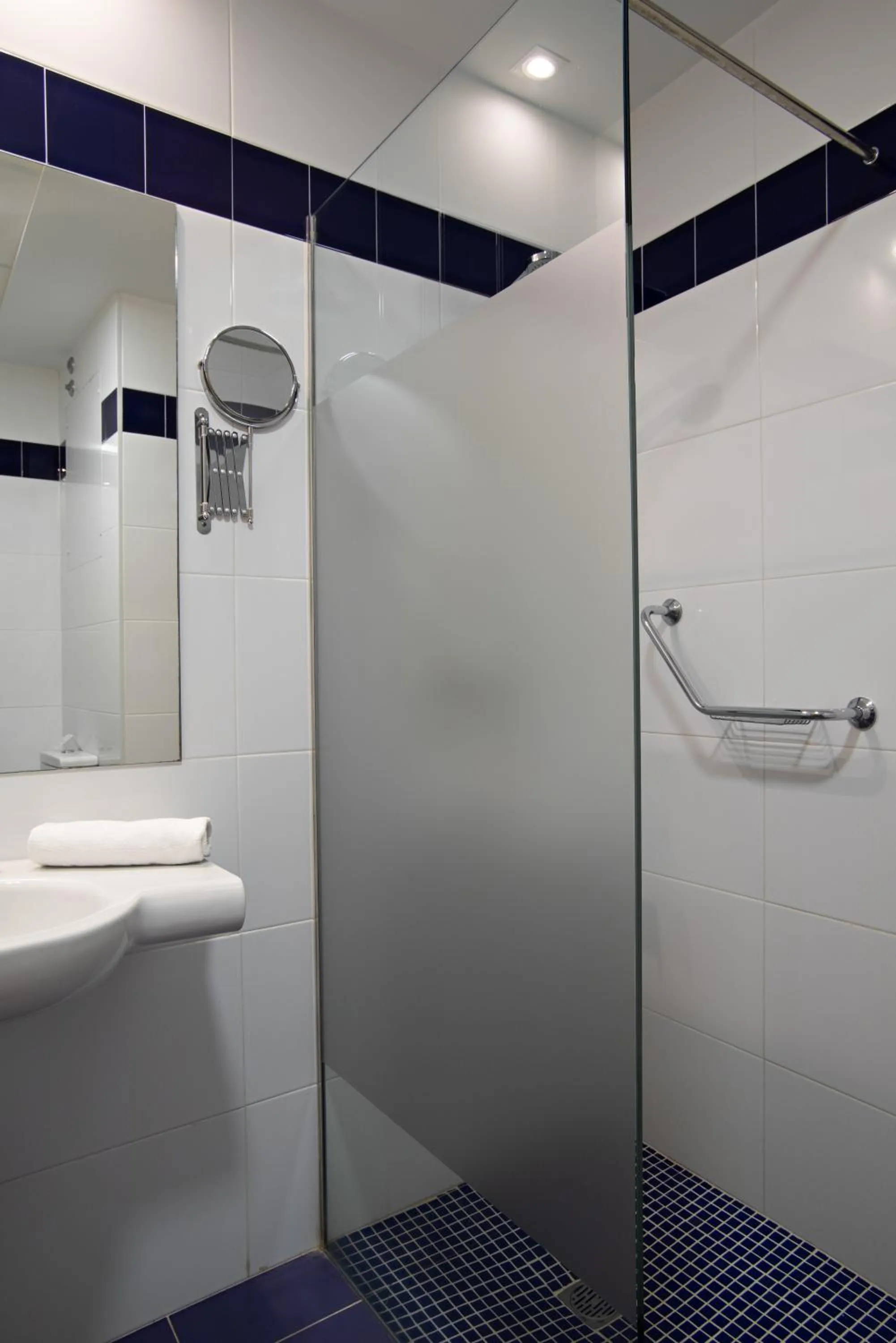 Shower in Hotel Voramar