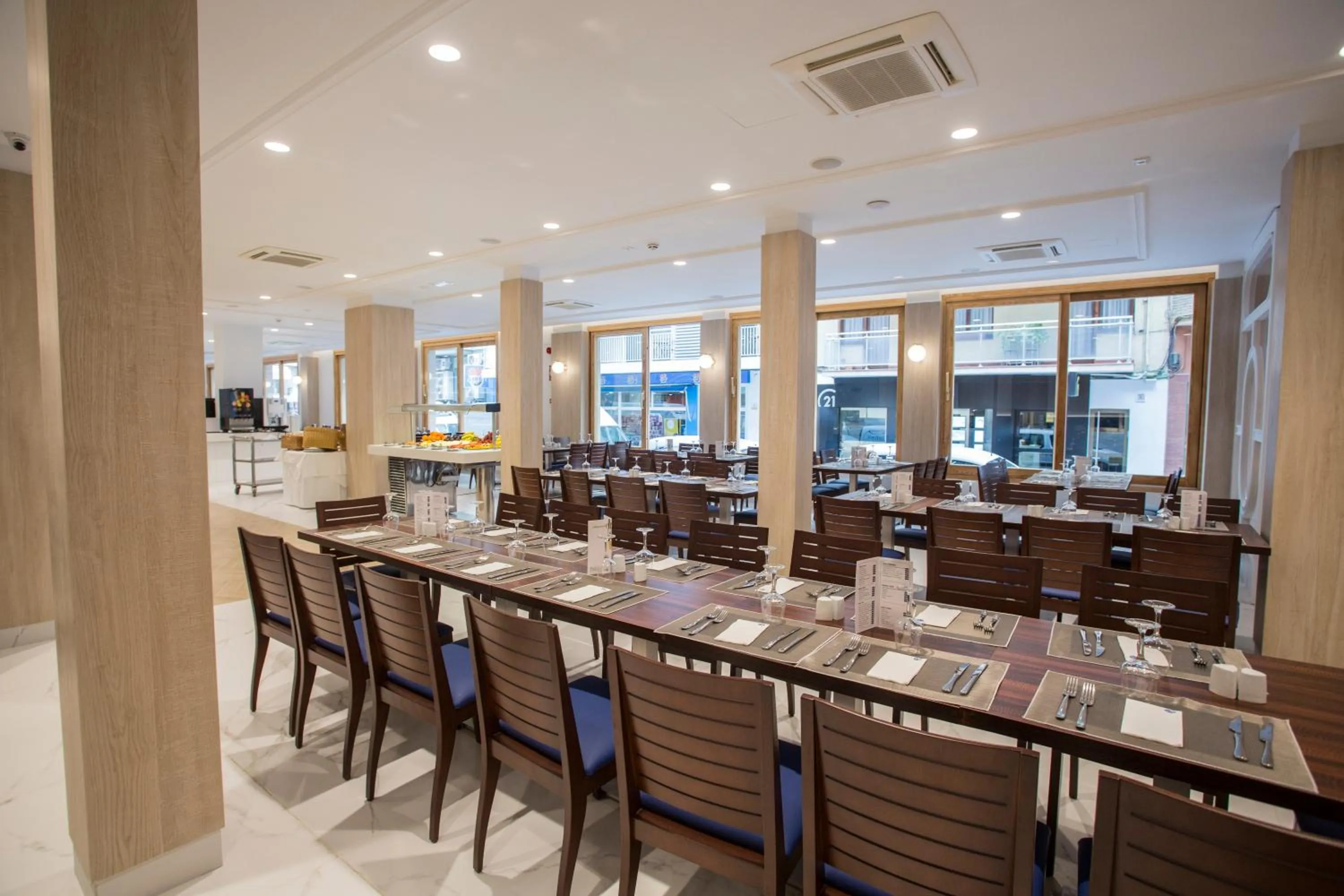 Restaurant/places to eat in Hotel Voramar