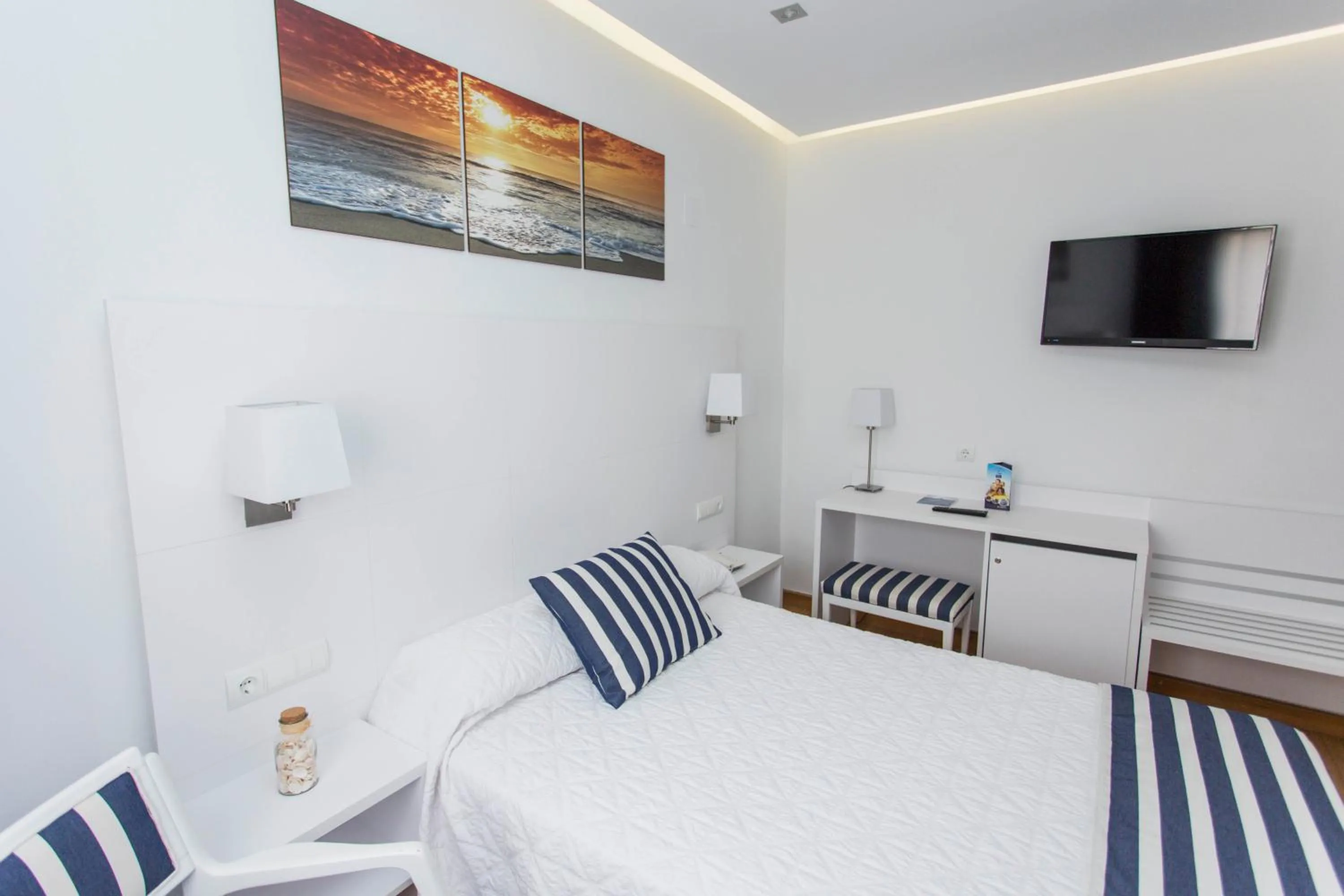 Photo of the whole room, Bed in Hotel Voramar