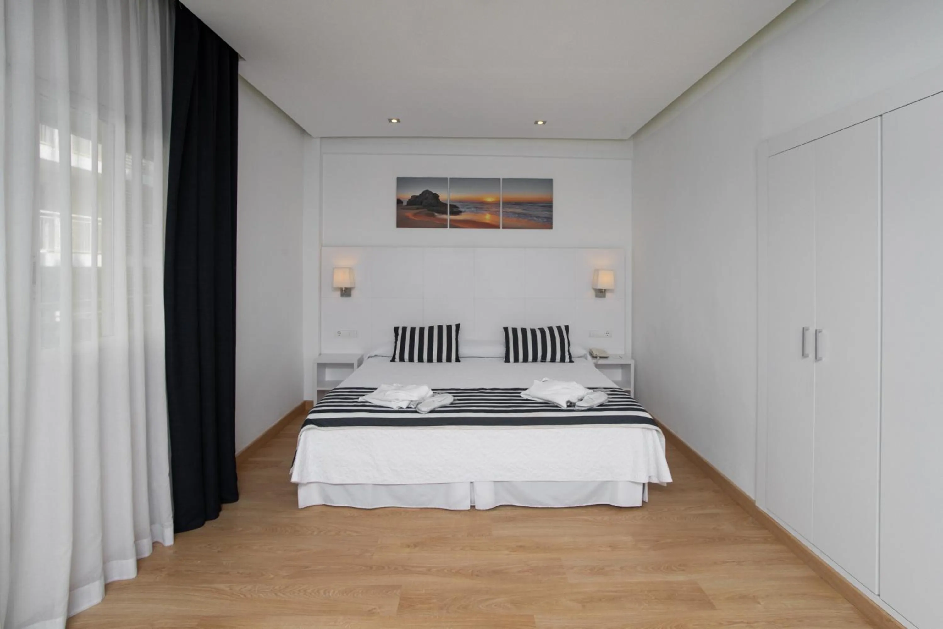 Photo of the whole room, Bed in Hotel Voramar