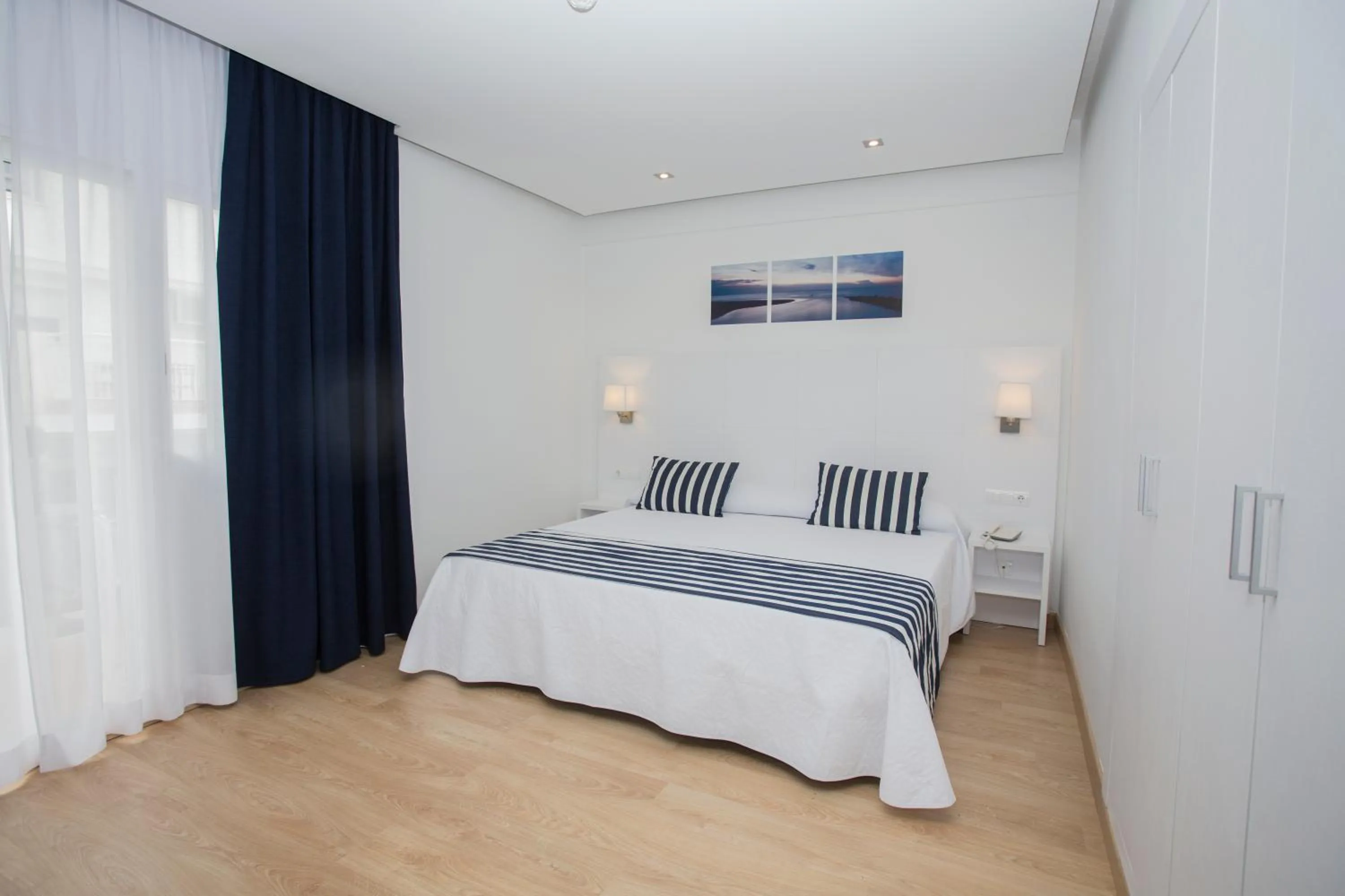 Photo of the whole room, Bed in Hotel Voramar