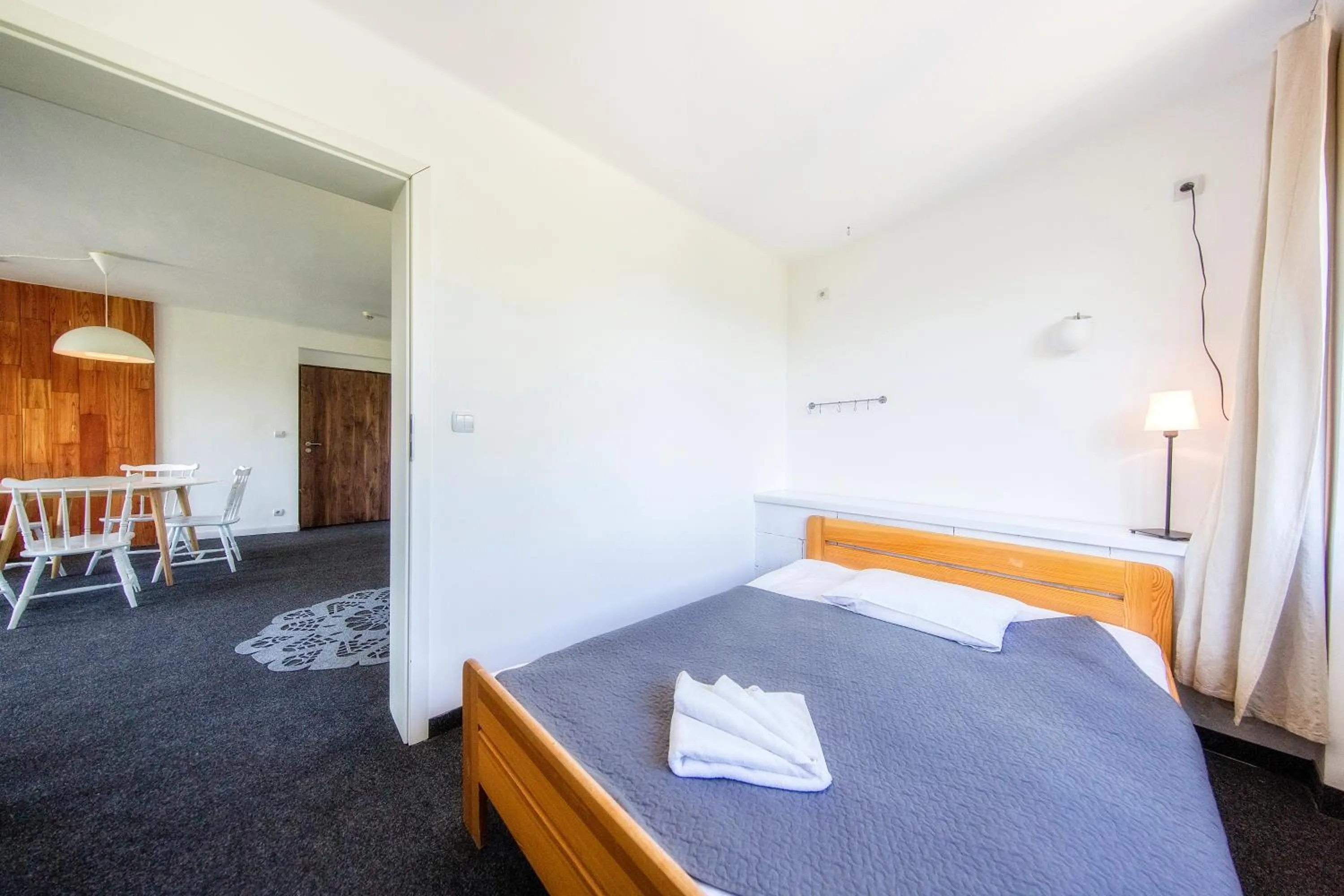 Bedroom, Bed in Krokus