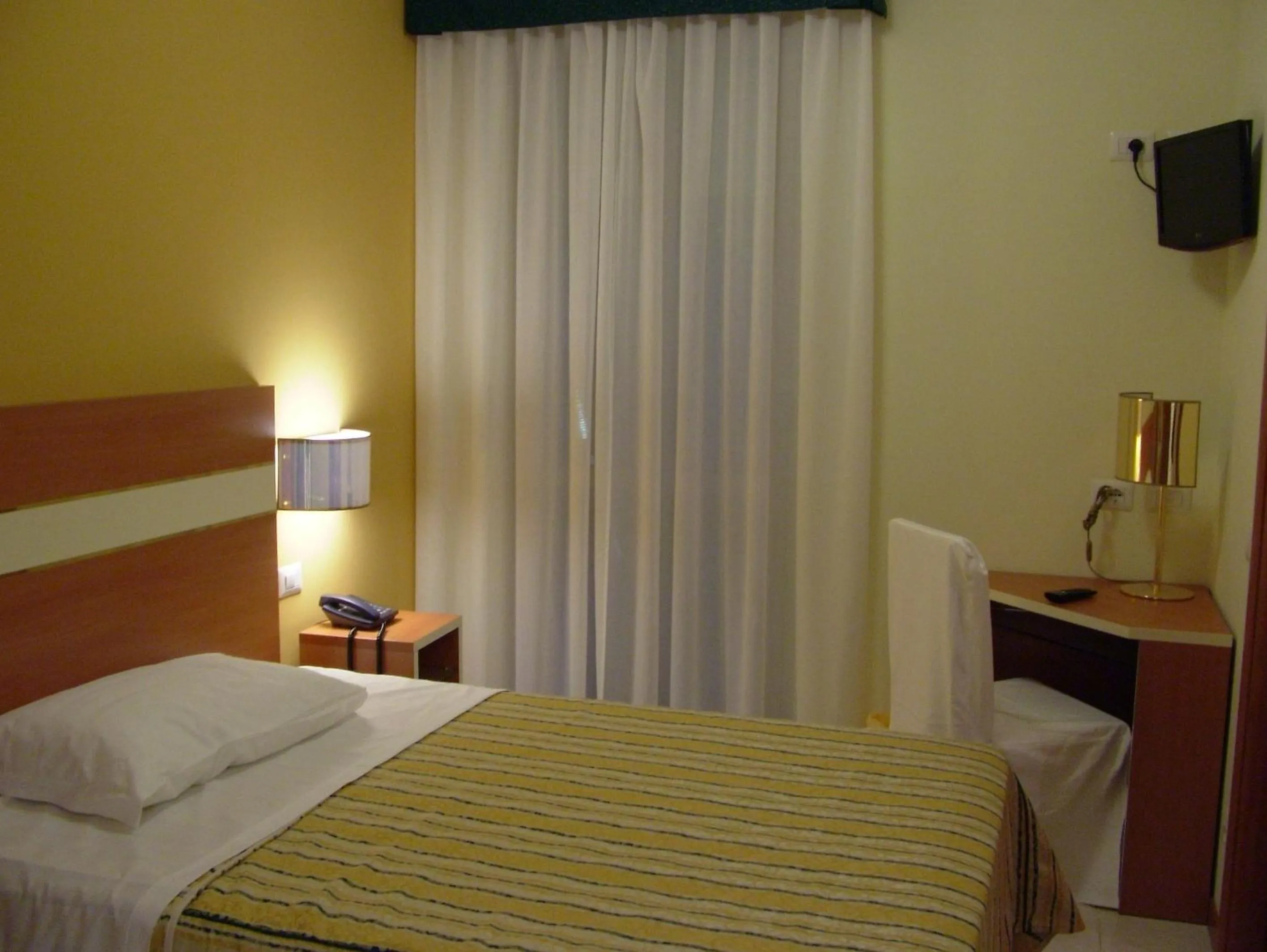 People, Bed in Hotel GF