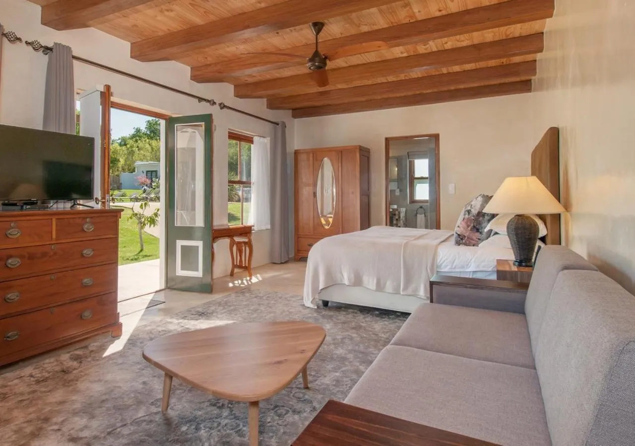 Photo of the whole room, Bed in Hotel Roosje van de Kaap