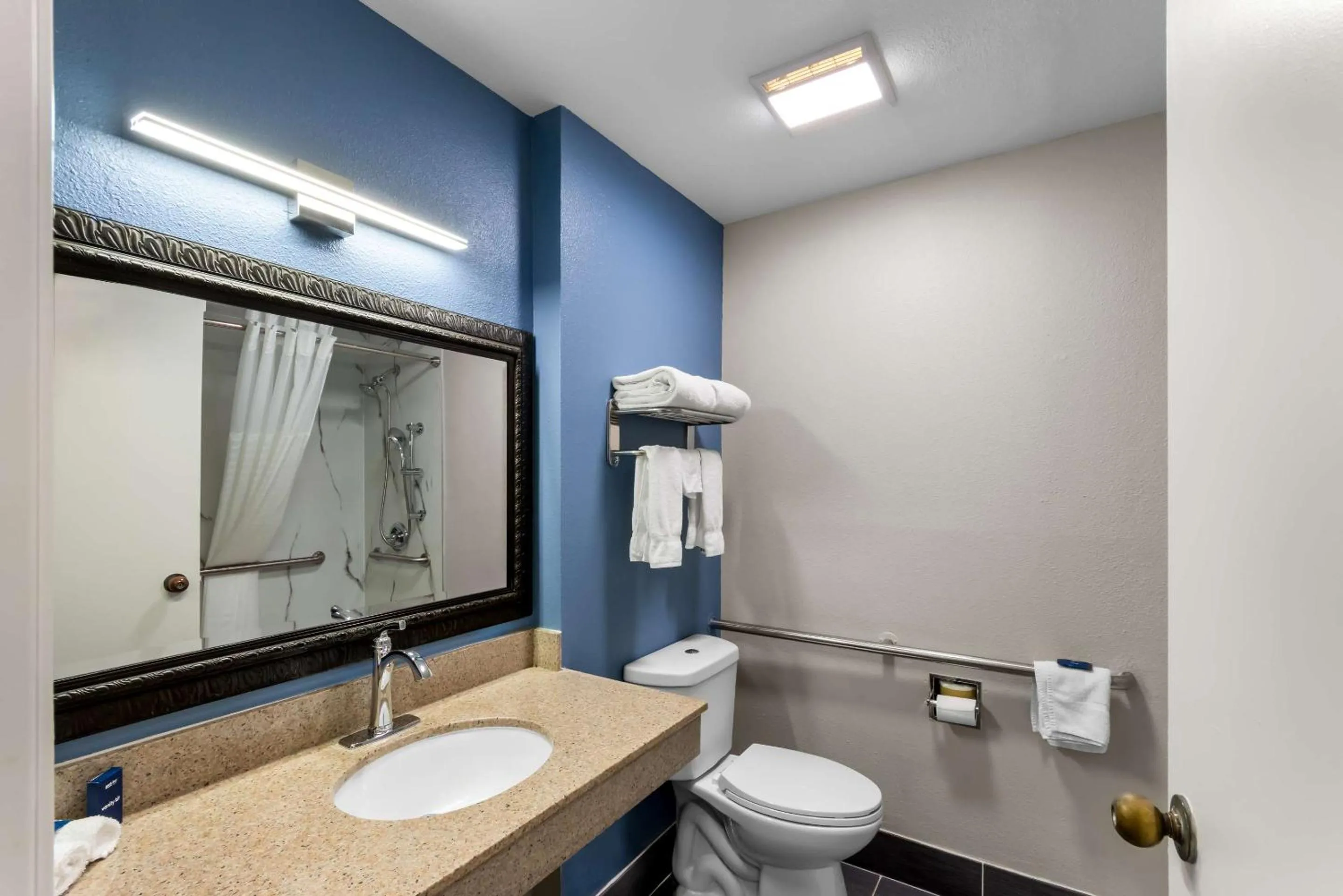 Bedroom in Motel 6-San Antonio, TX - Medical Center South