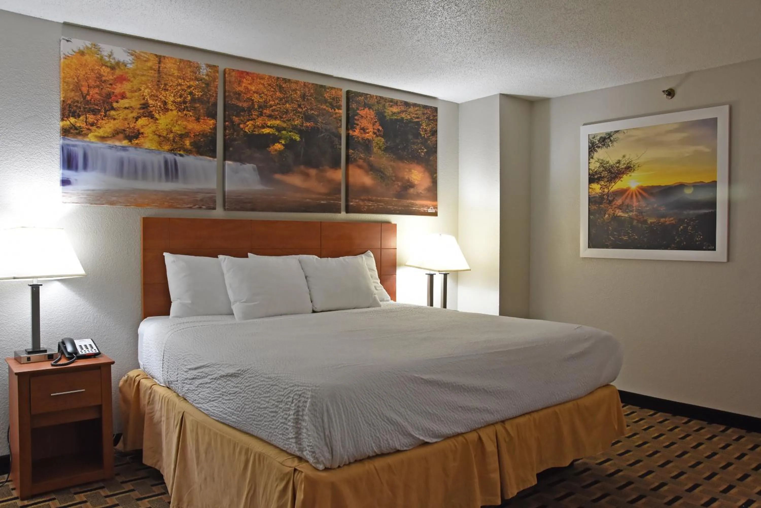 Bedroom, Bed in Days Inn by Wyndham Lebanon