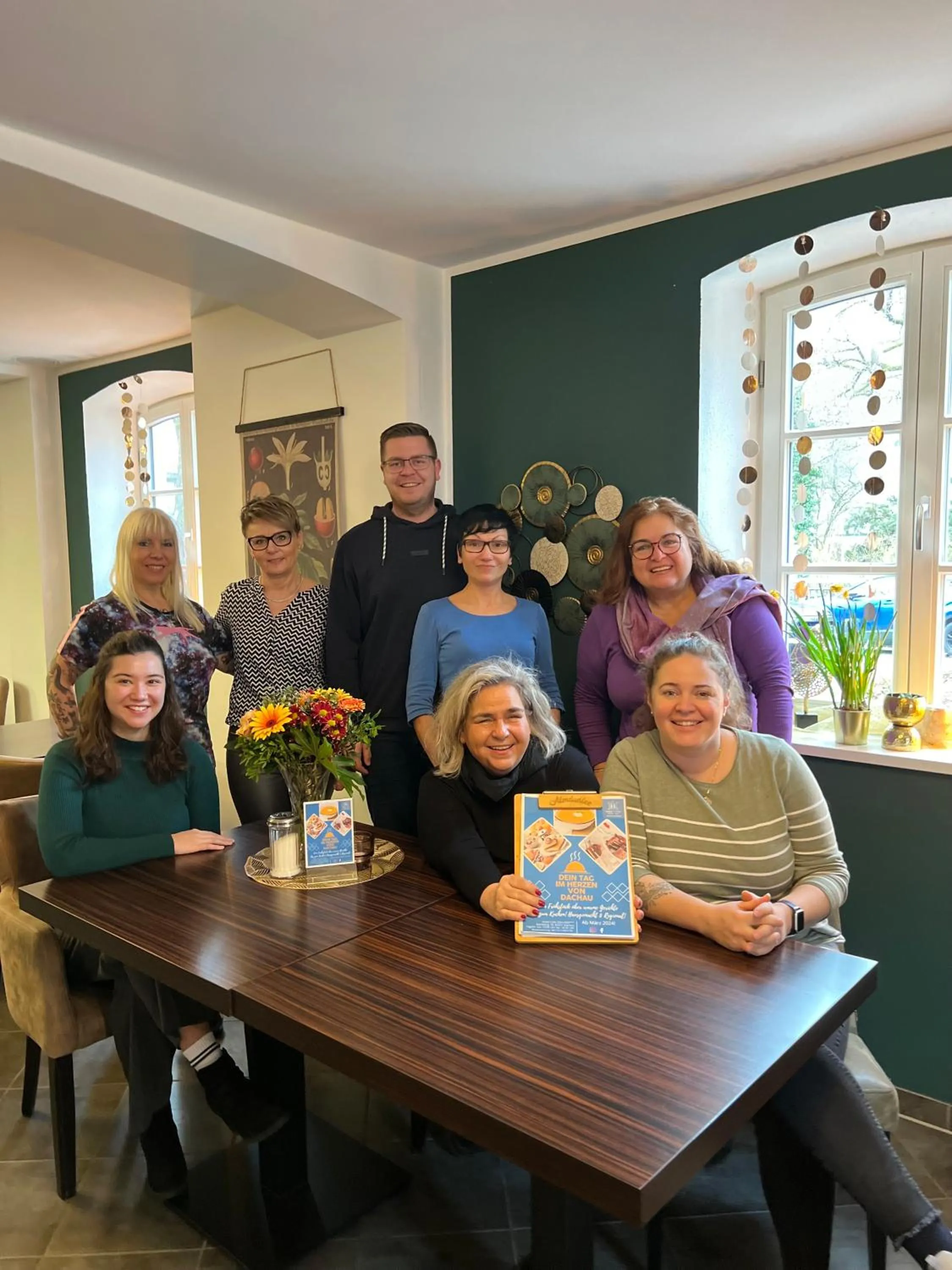 People in Hotel DAH-Inn