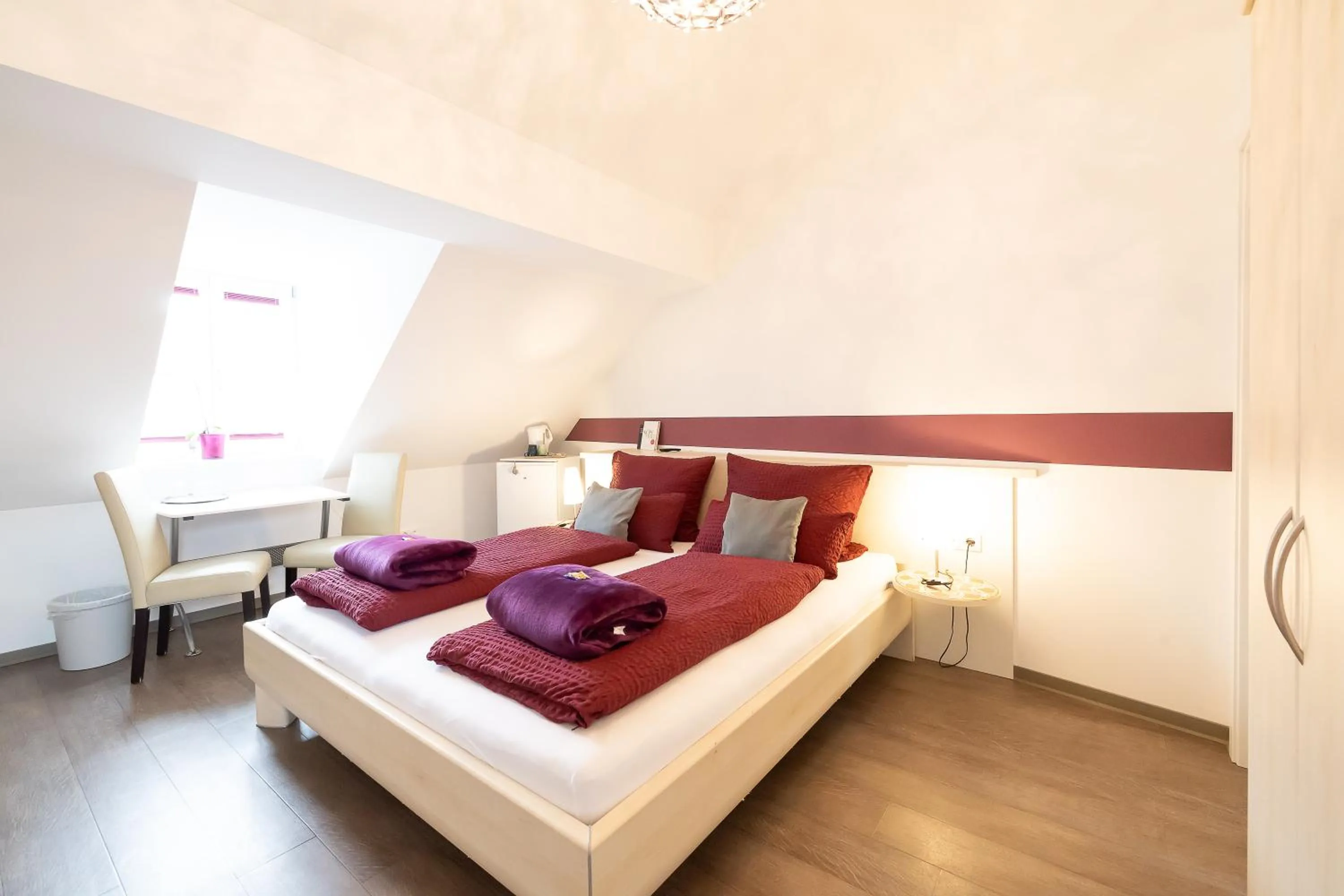 Bed in Hotel DAH-Inn