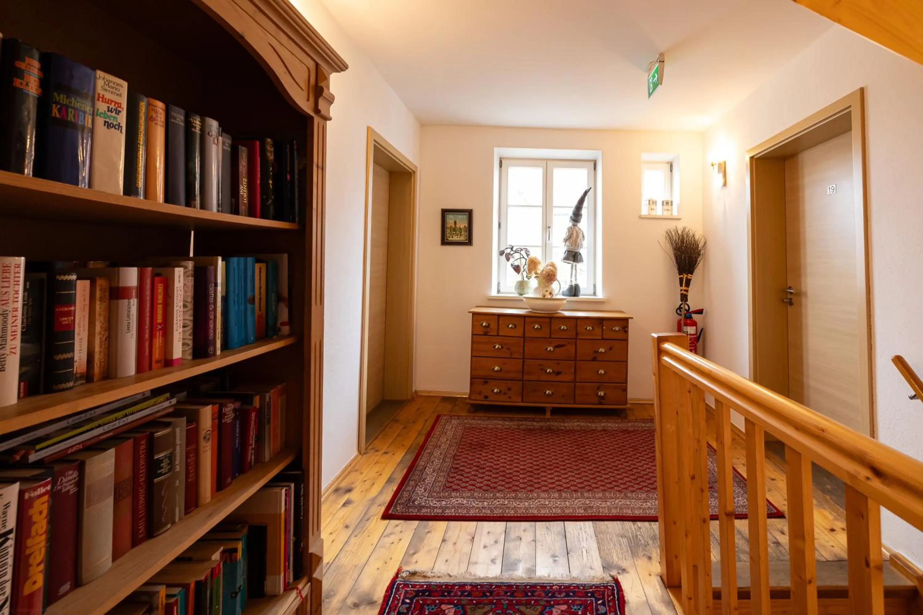 Library in Hotel DAH-Inn