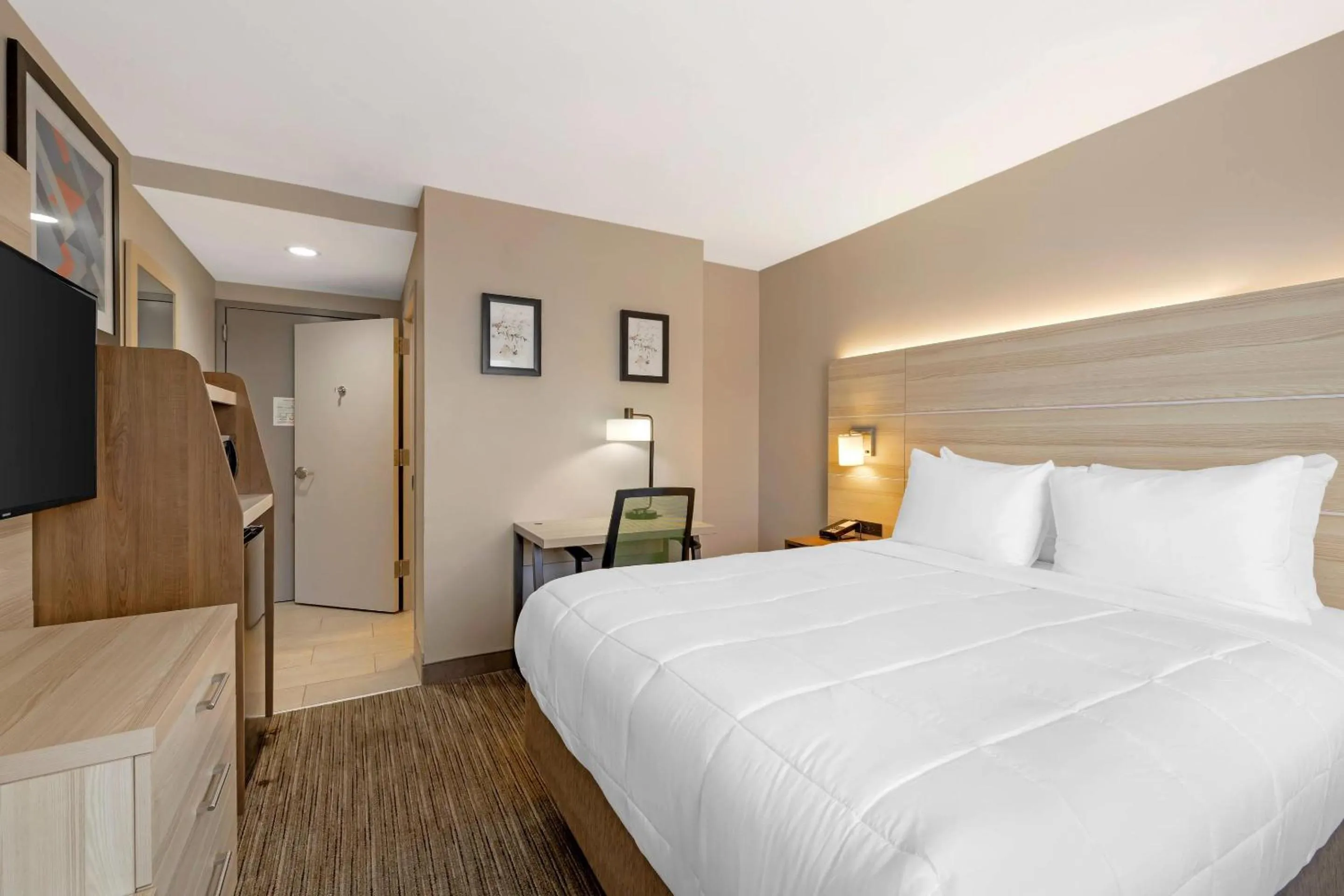 Bedroom, Bed in Country Inn & Suites by Radisson, Staten Island