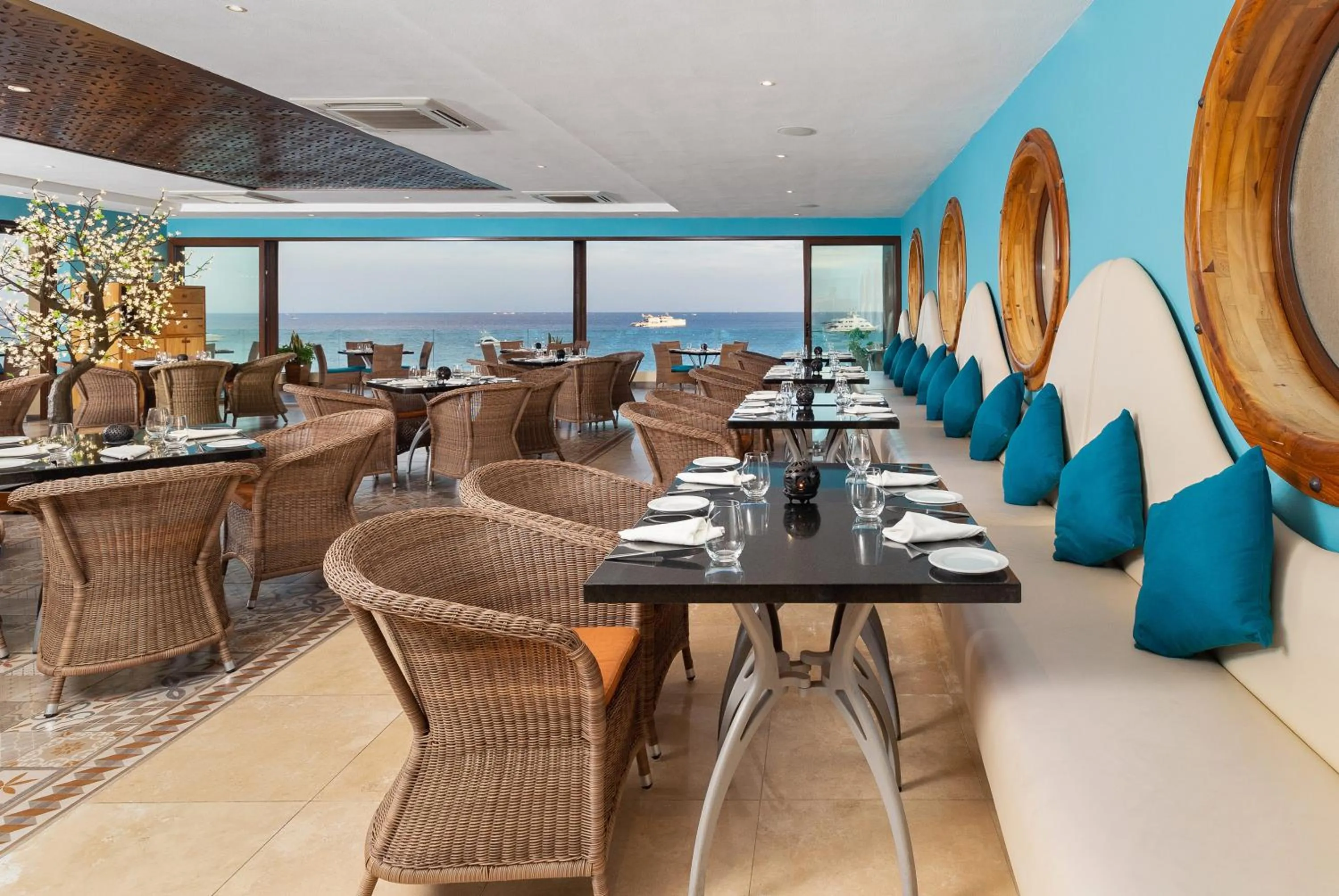 Restaurant/places to eat in Villa del Arco Beach Resort & Spa