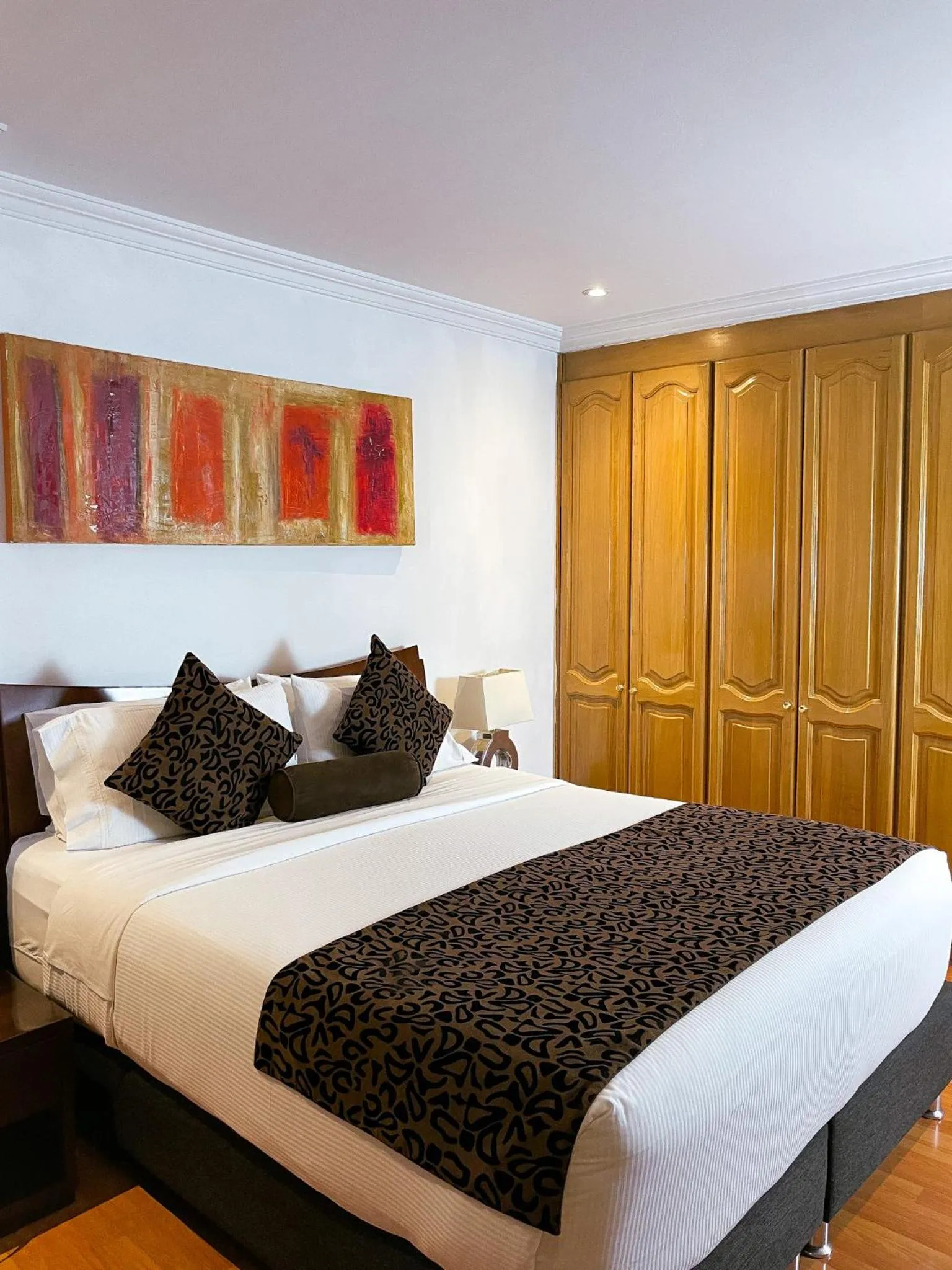 Other, Bed in Hotel Suites 108