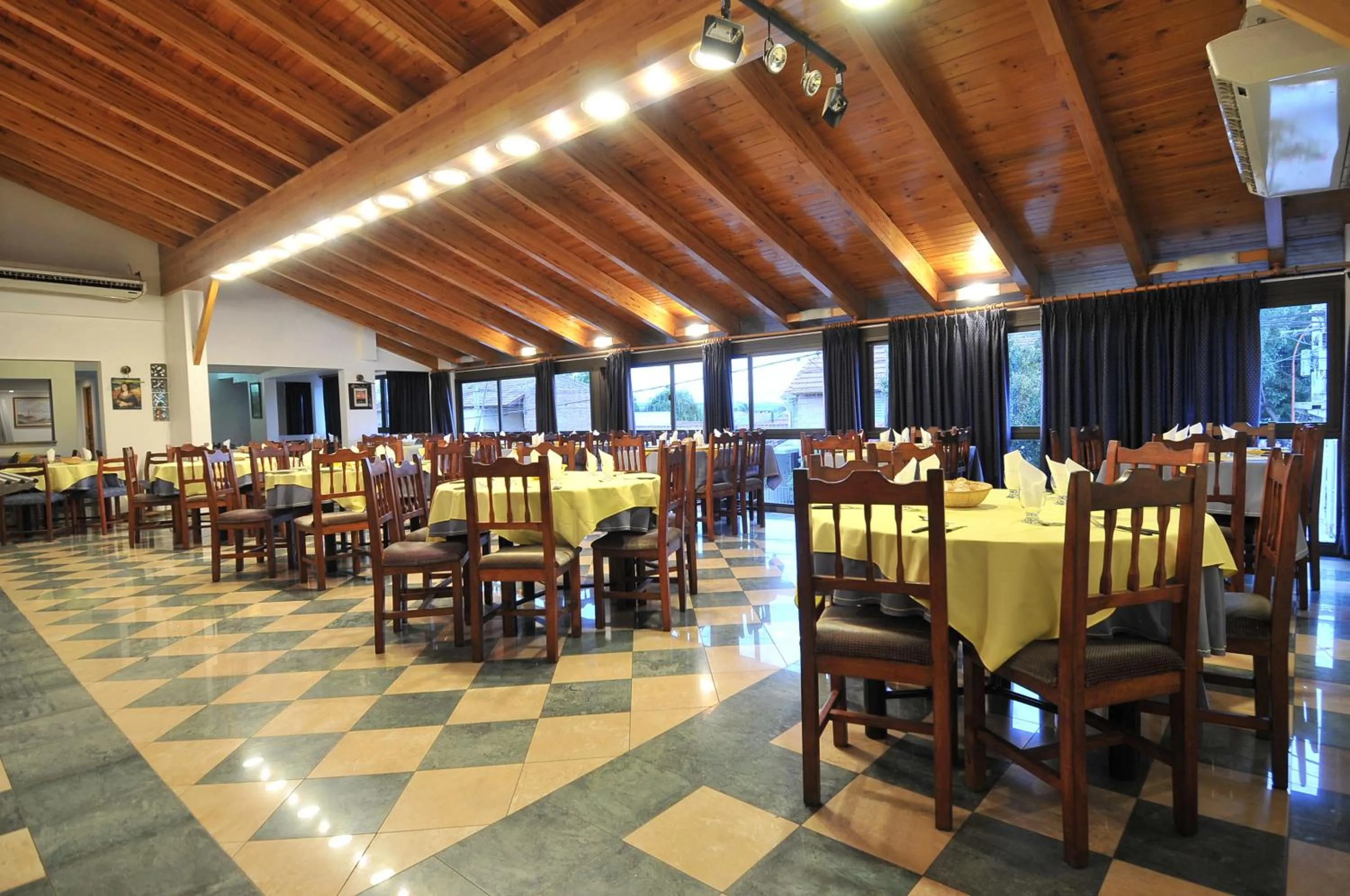 Restaurant/places to eat in Hotel El Cid