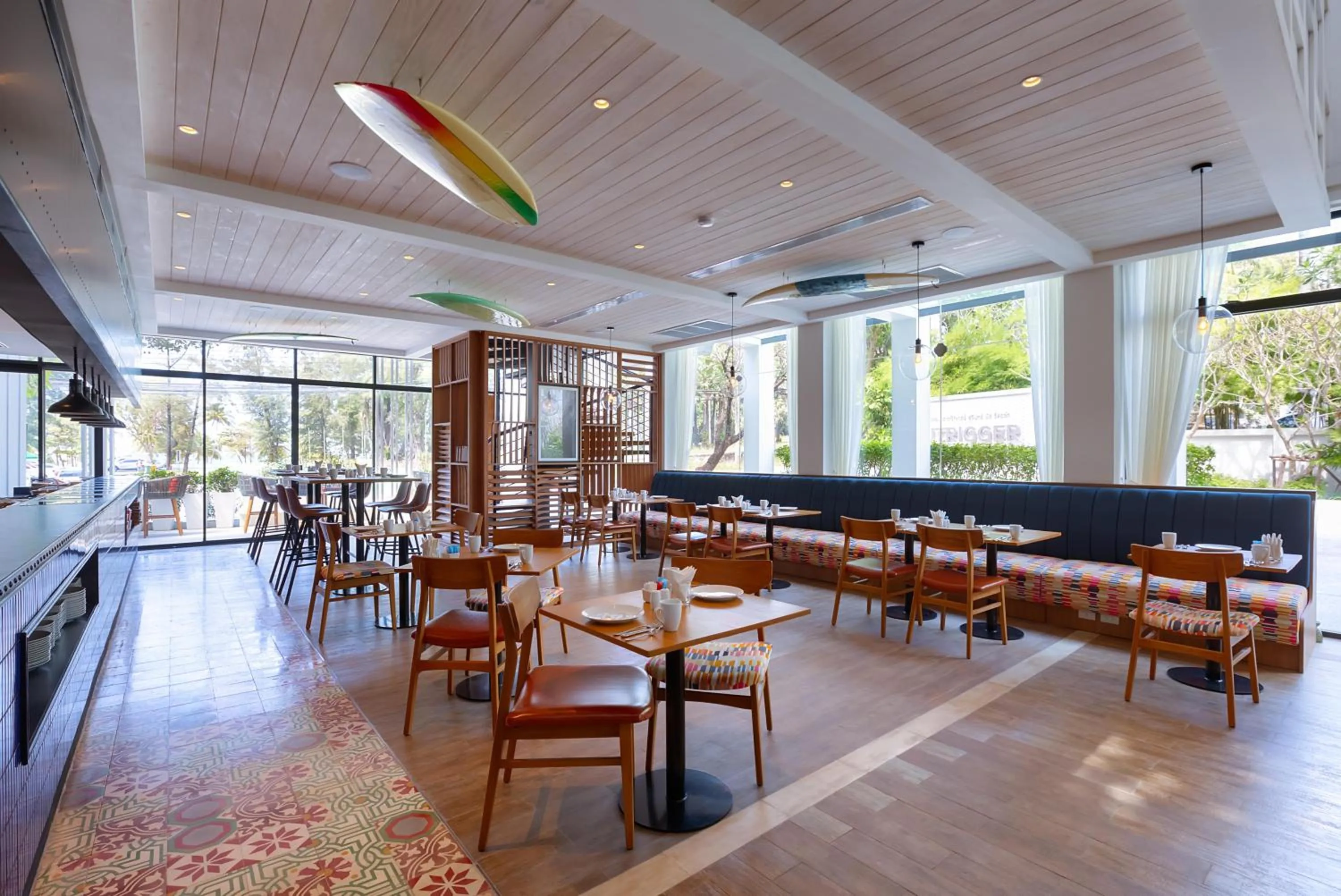 Restaurant/places to eat in OUTRIGGER Surin Beach Resort