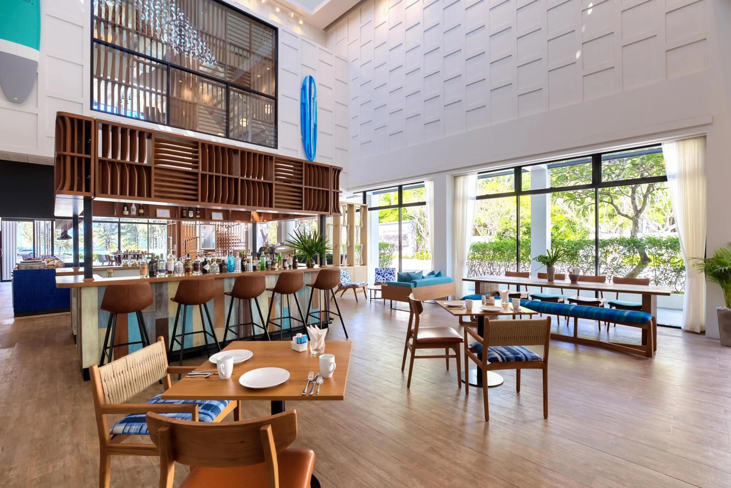 Restaurant/places to eat in OUTRIGGER Surin Beach Resort