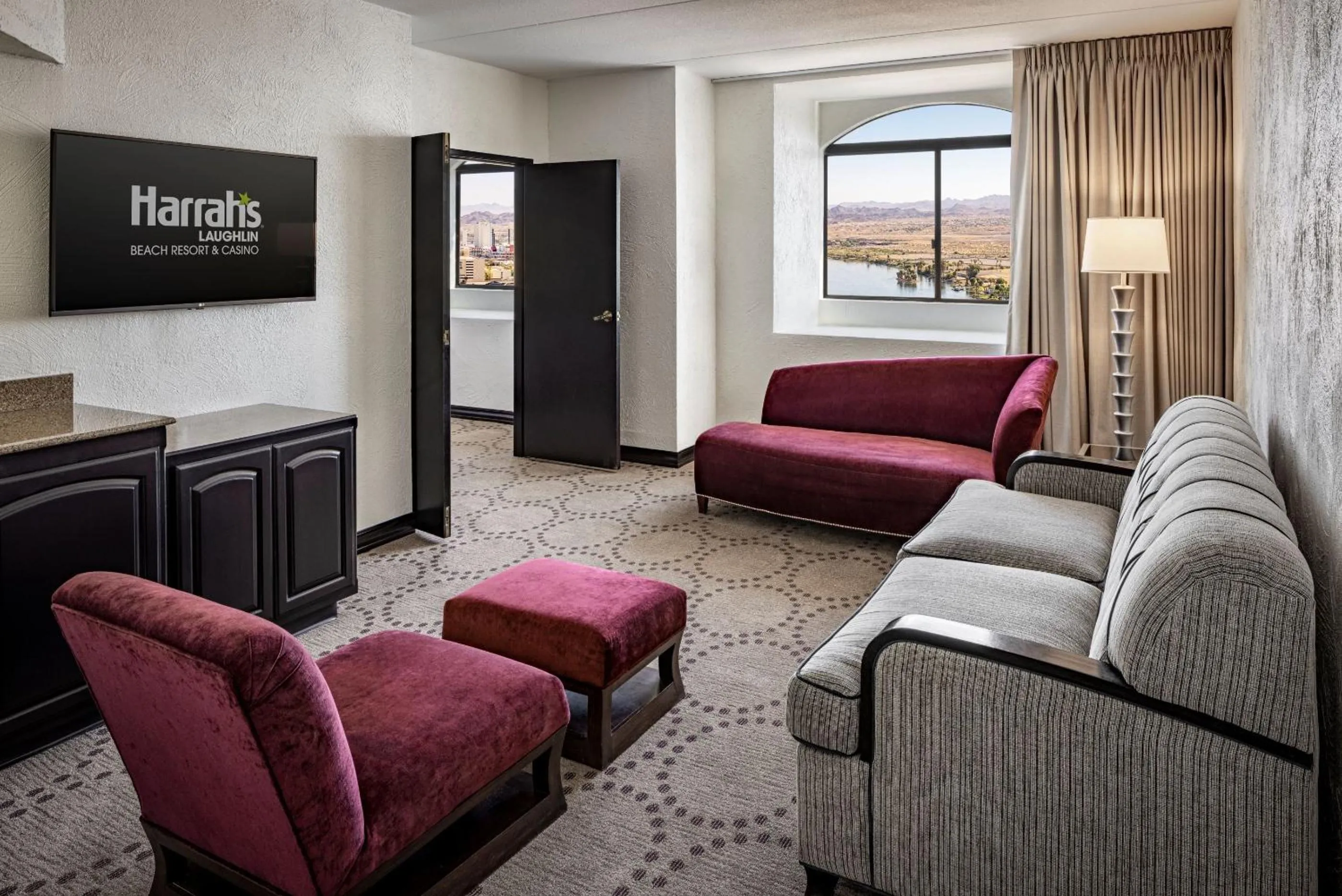 Communal lounge/ TV room in Harrah's Laughlin, A Caesars Destination