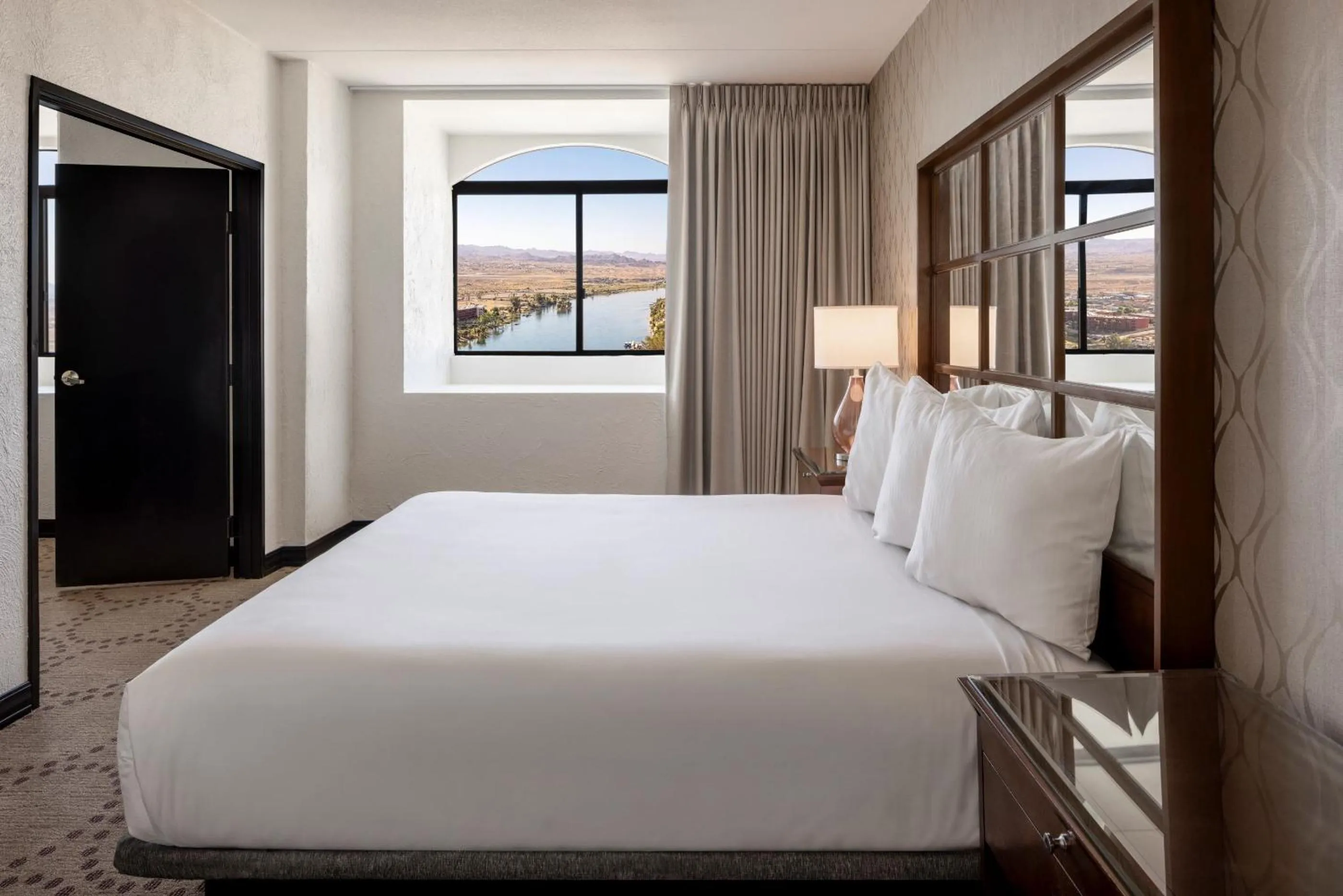 Bedroom, Bed in Harrah's Laughlin, A Caesars Destination