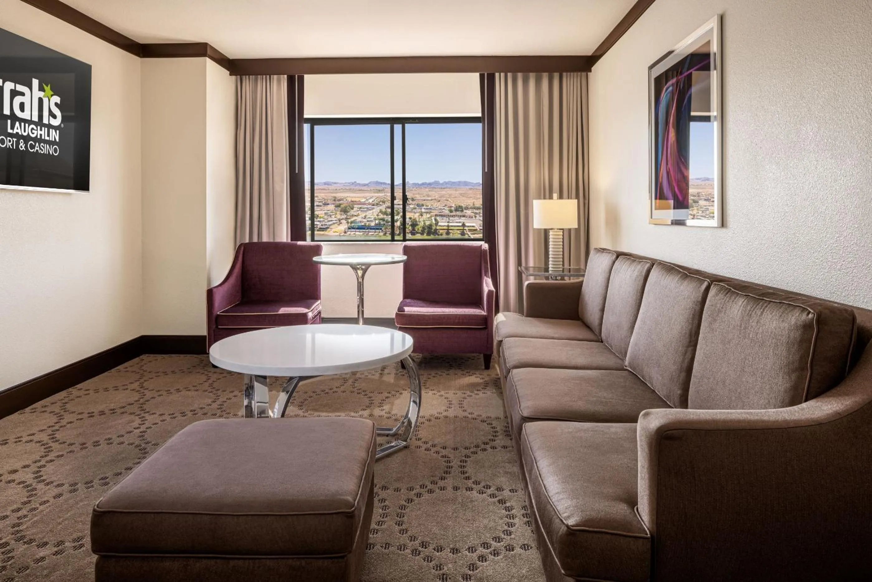 Living room in Harrah's Laughlin, A Caesars Destination