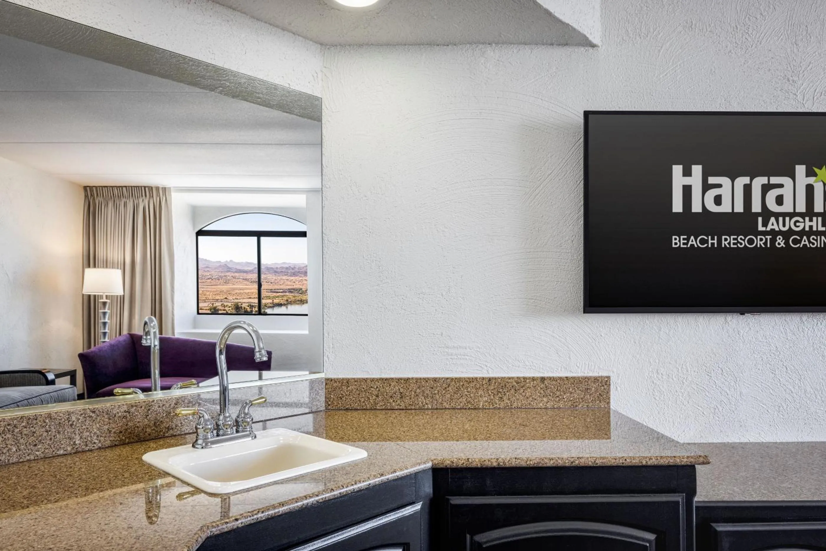 Living room in Harrah's Laughlin, A Caesars Destination