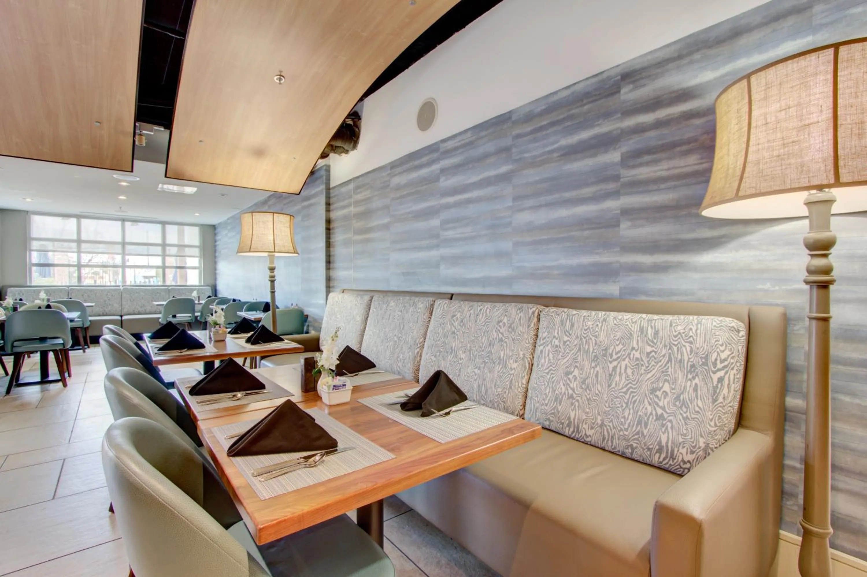 Restaurant/places to eat in Crowne Plaza Charleston by IHG