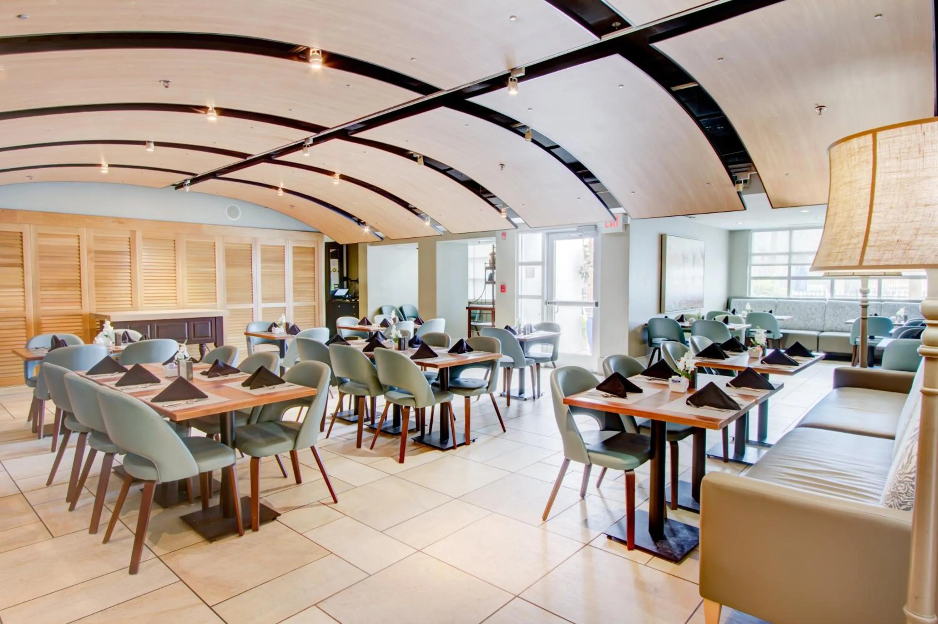 Restaurant/places to eat in Crowne Plaza Charleston by IHG