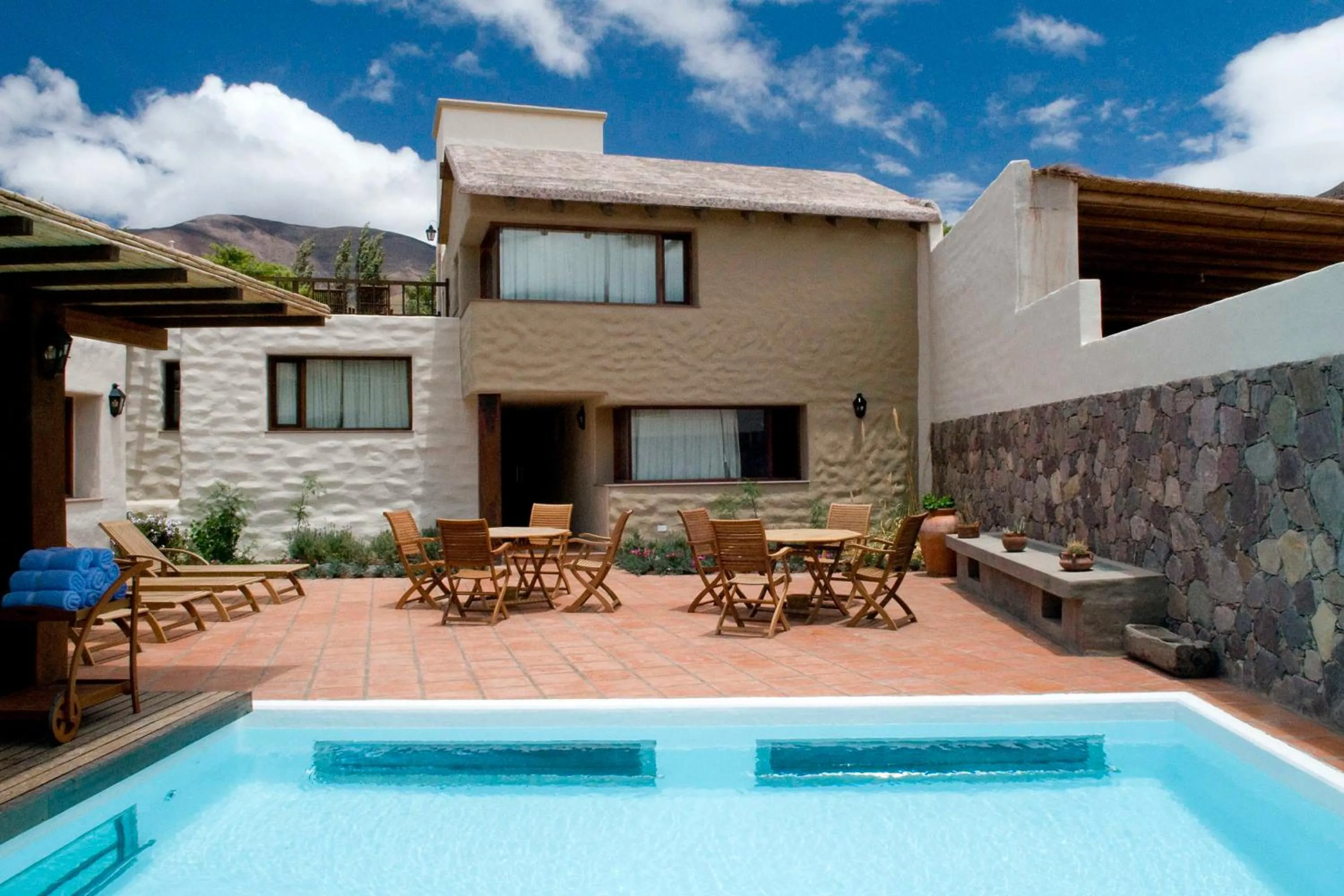 Swimming pool in Hotel Marqués De Tojo