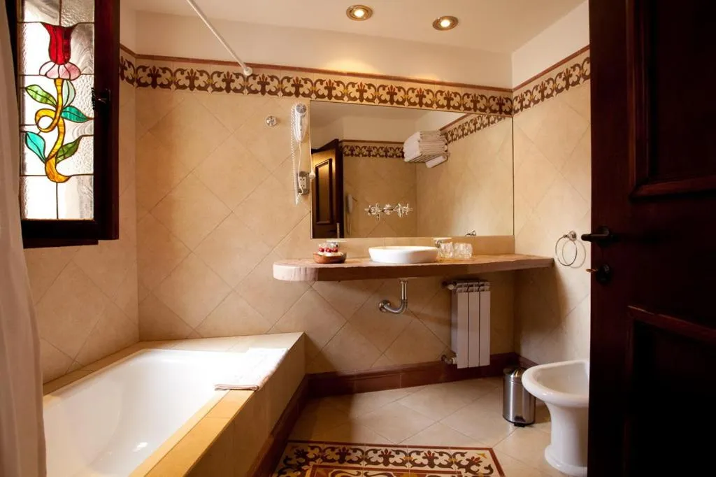 Bathroom in Hotel Marqués De Tojo