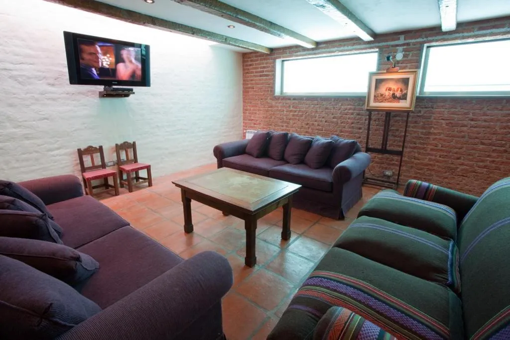 Communal lounge/ TV room in Hotel Marqués De Tojo