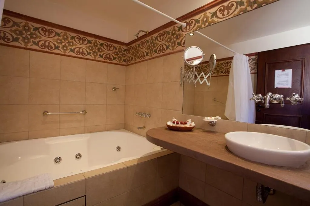 Hot Tub in Hotel Marqués De Tojo
