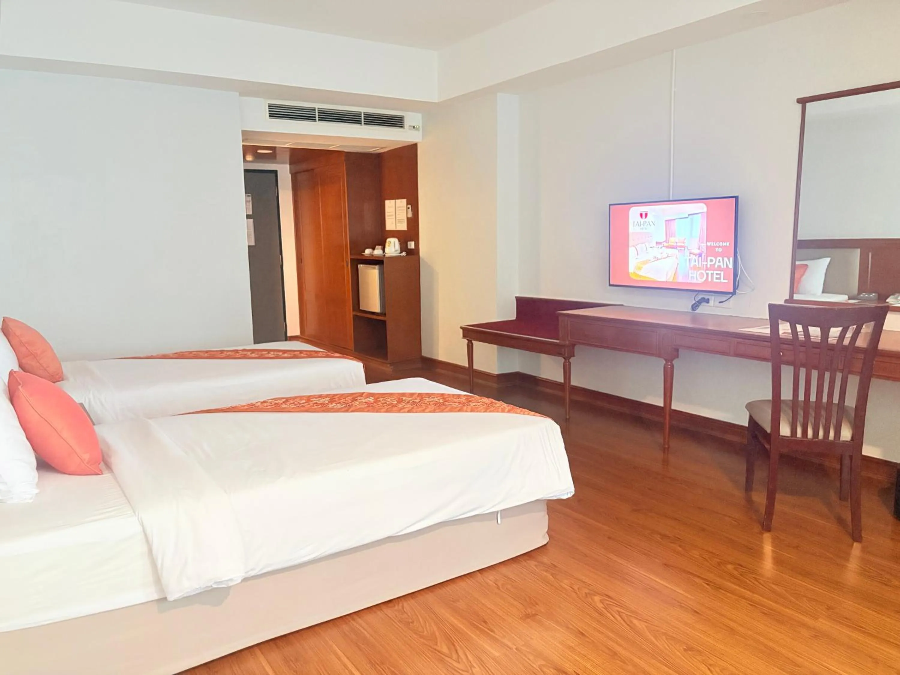 Bedroom, Bed in Tai Pan Hotel