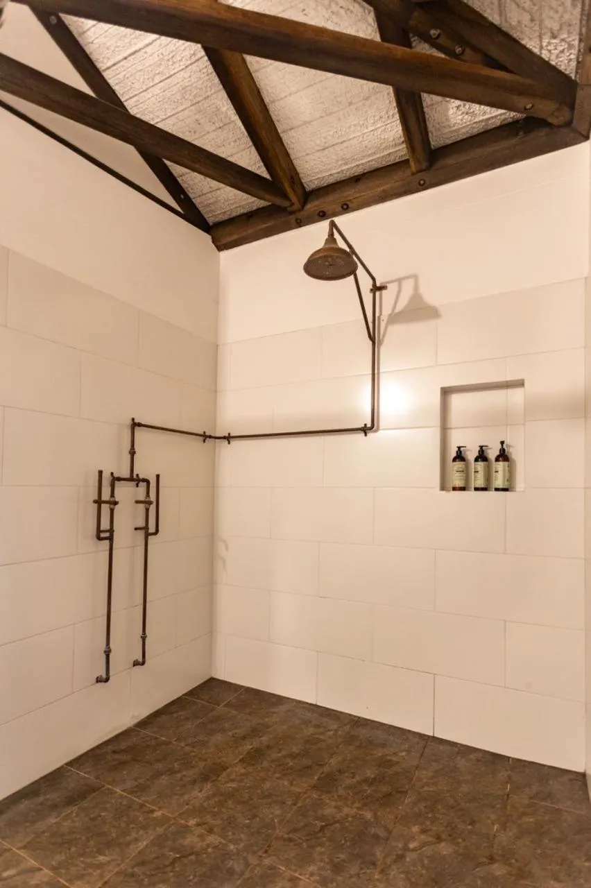 Shower in Sazagua Hotel Boutique
