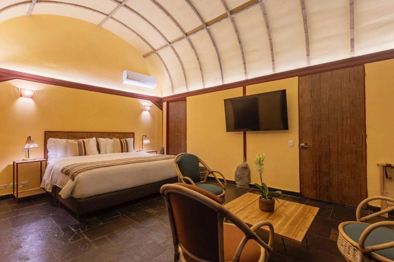 Photo of the whole room, Bed in Sazagua Hotel Boutique