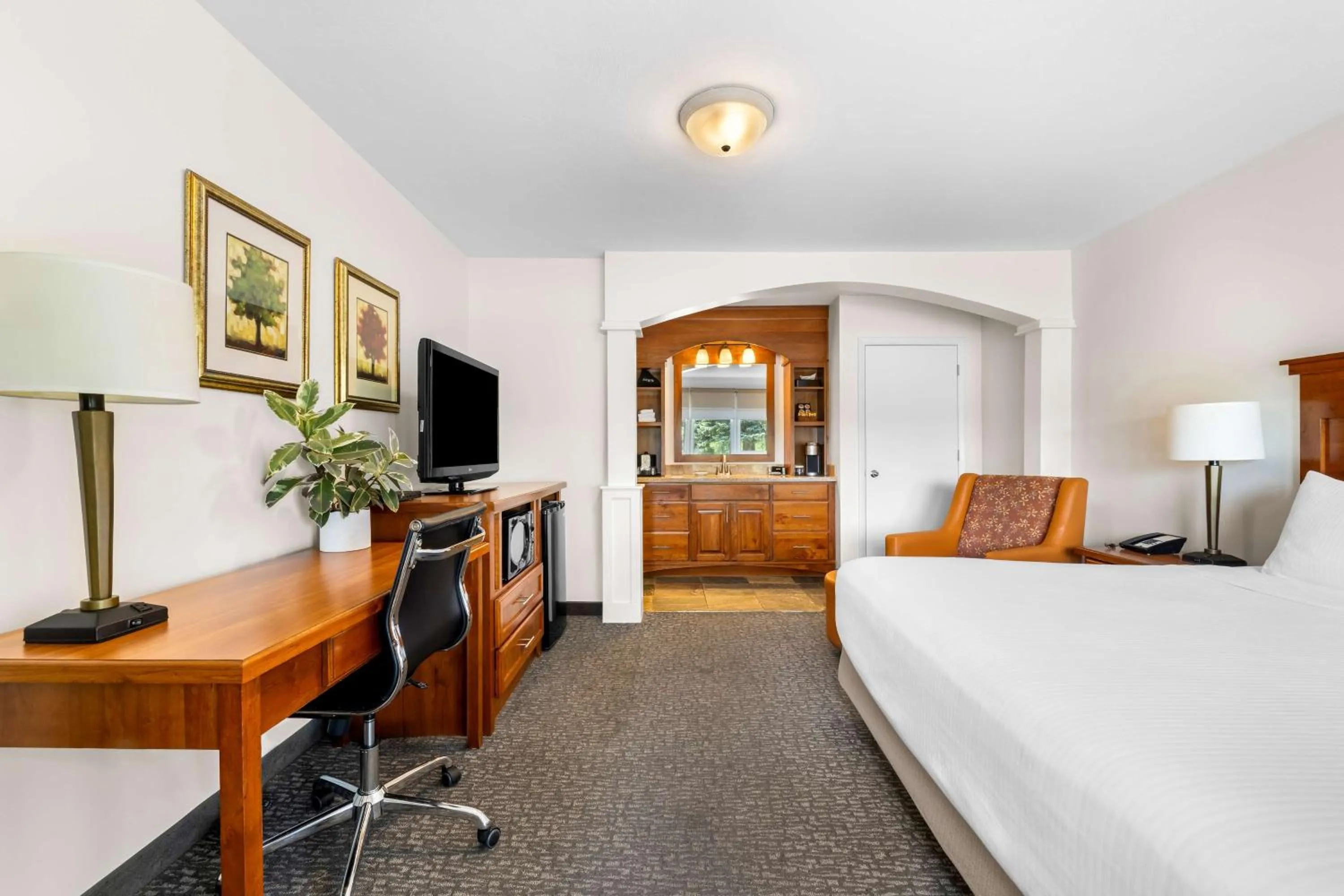 Bedroom, Bed in Best Western Driftwood Inn