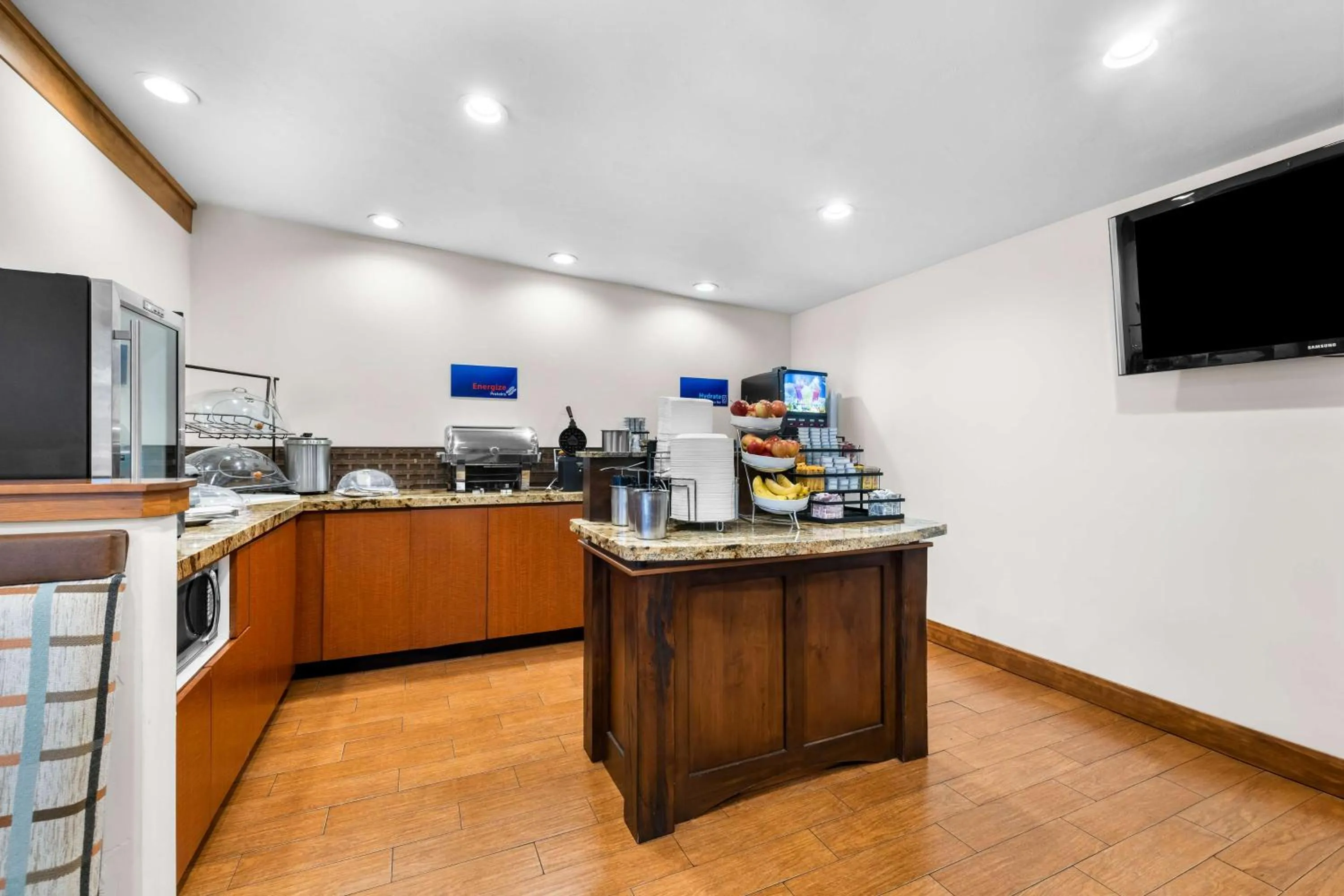 Breakfast in Best Western Driftwood Inn