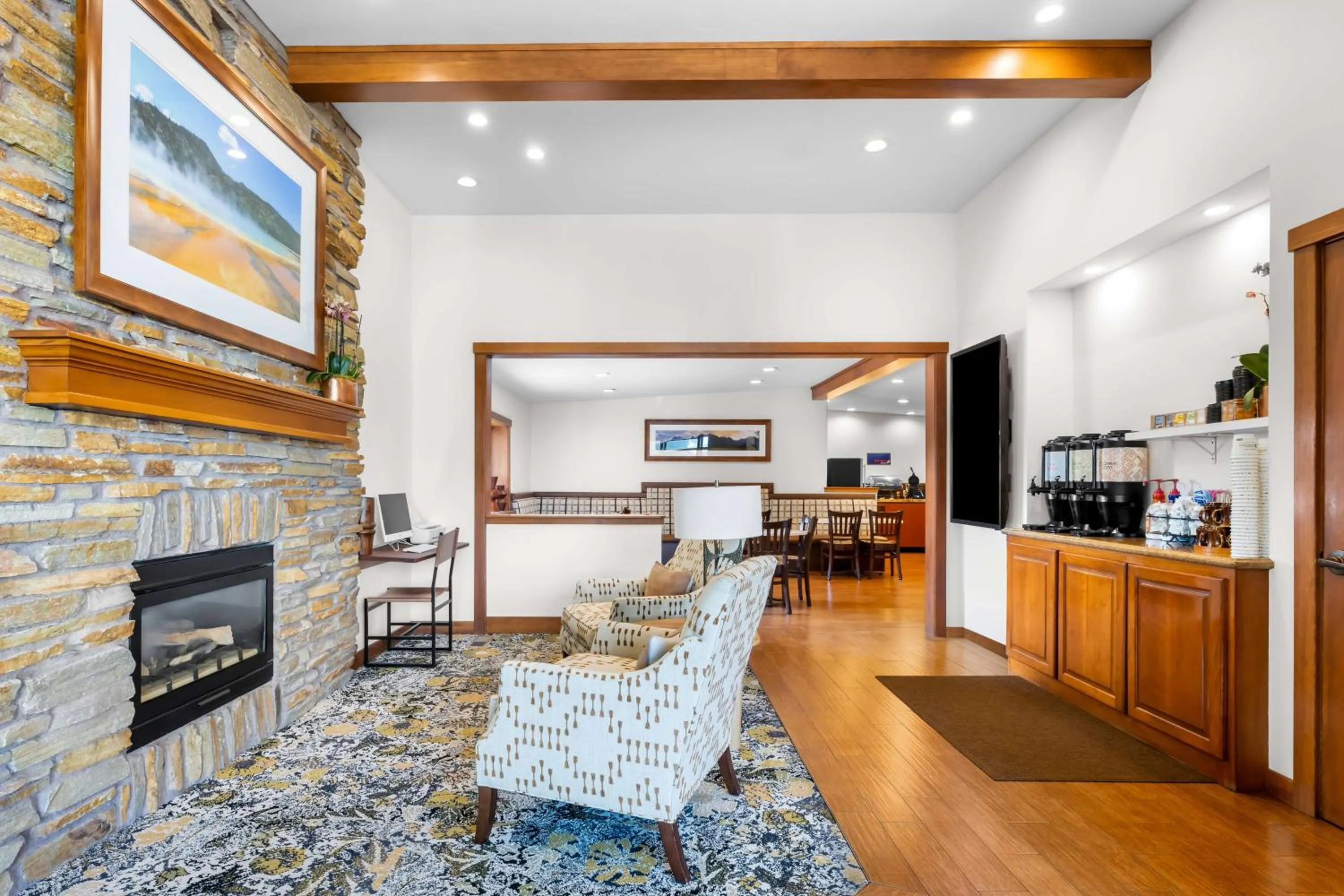 Lobby or reception in Best Western Driftwood Inn