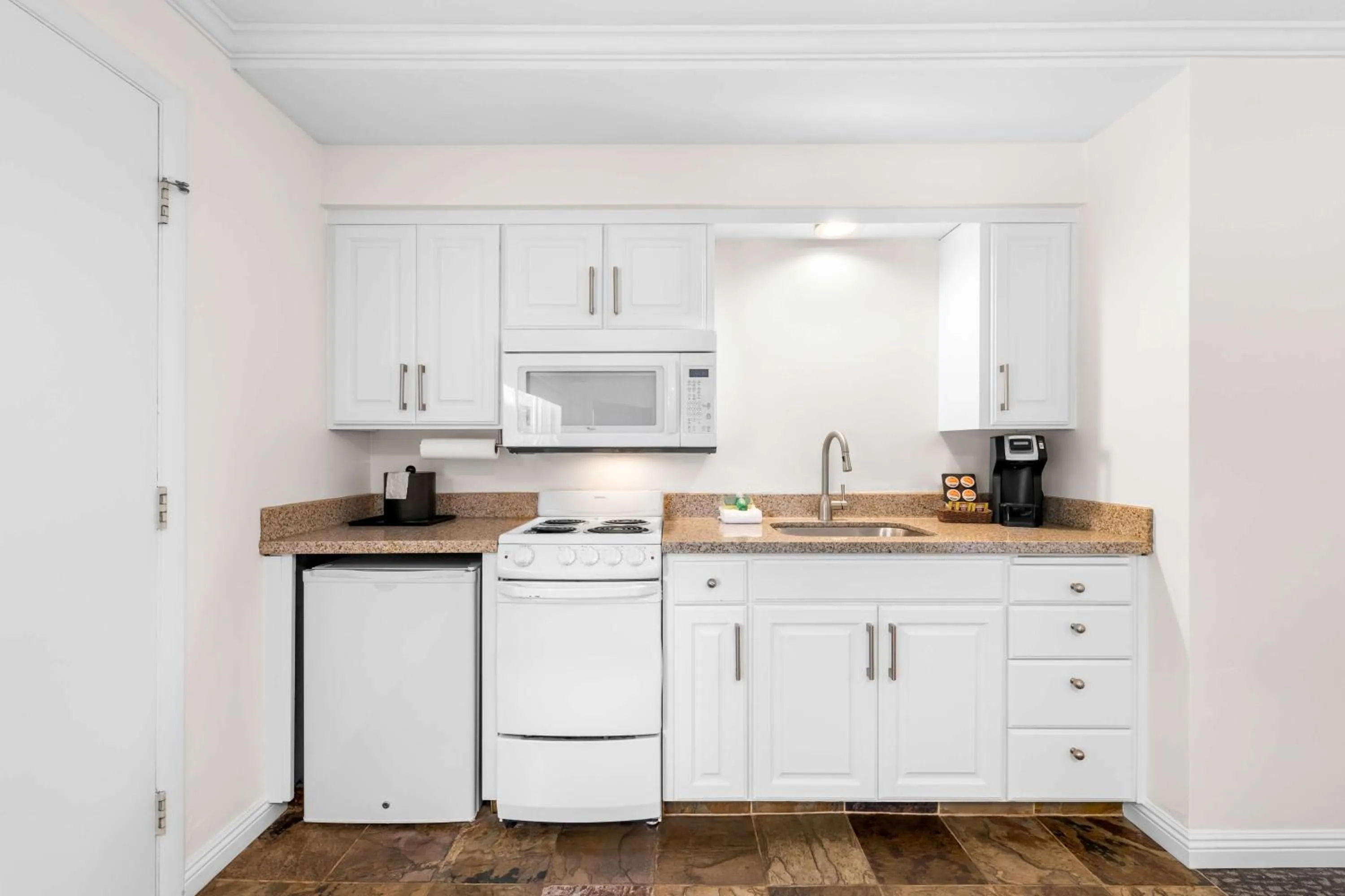 Bedroom in Best Western Driftwood Inn