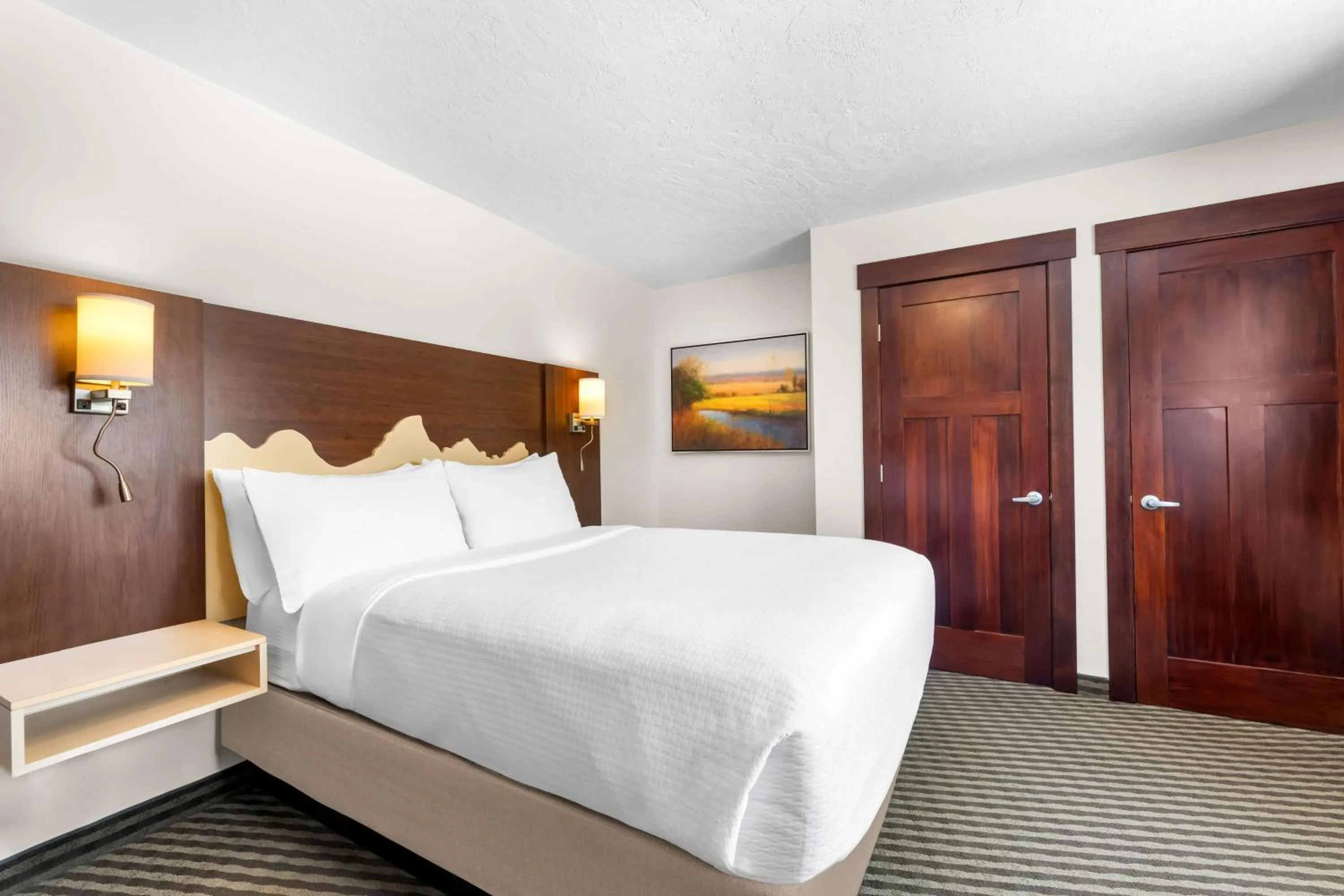 Photo of the whole room, Bed in Best Western Driftwood Inn