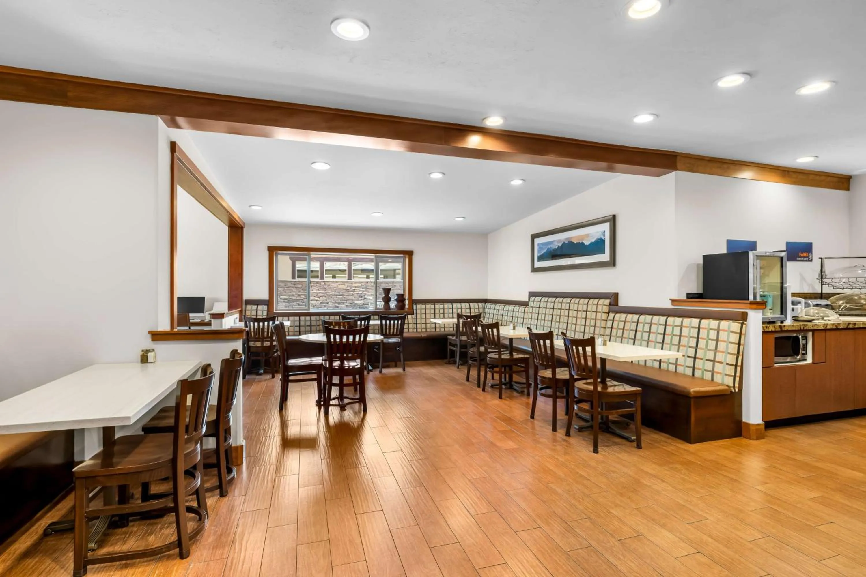 Breakfast in Best Western Driftwood Inn