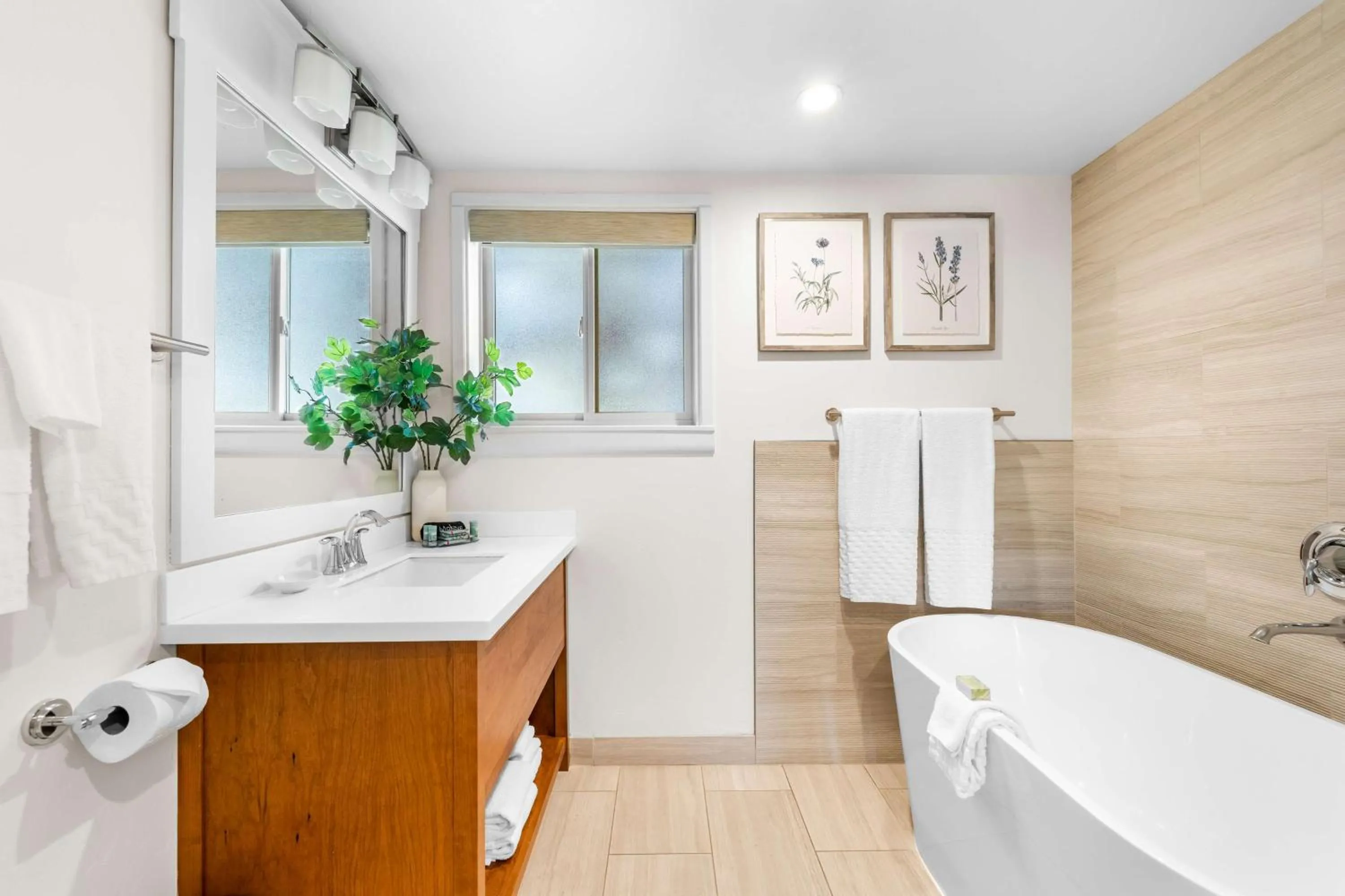 Bathroom in Best Western Driftwood Inn