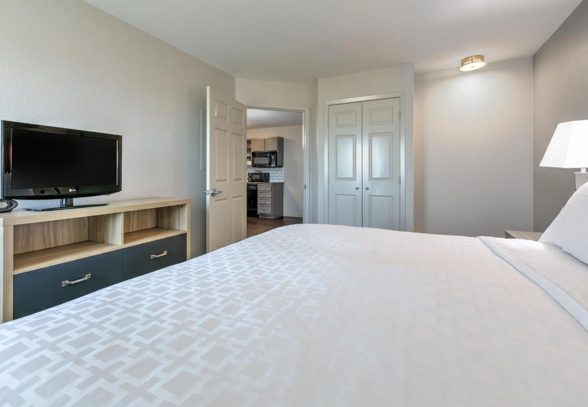 Photo of the whole room, Bed in Candlewood Suites Fort Worth West by IHG