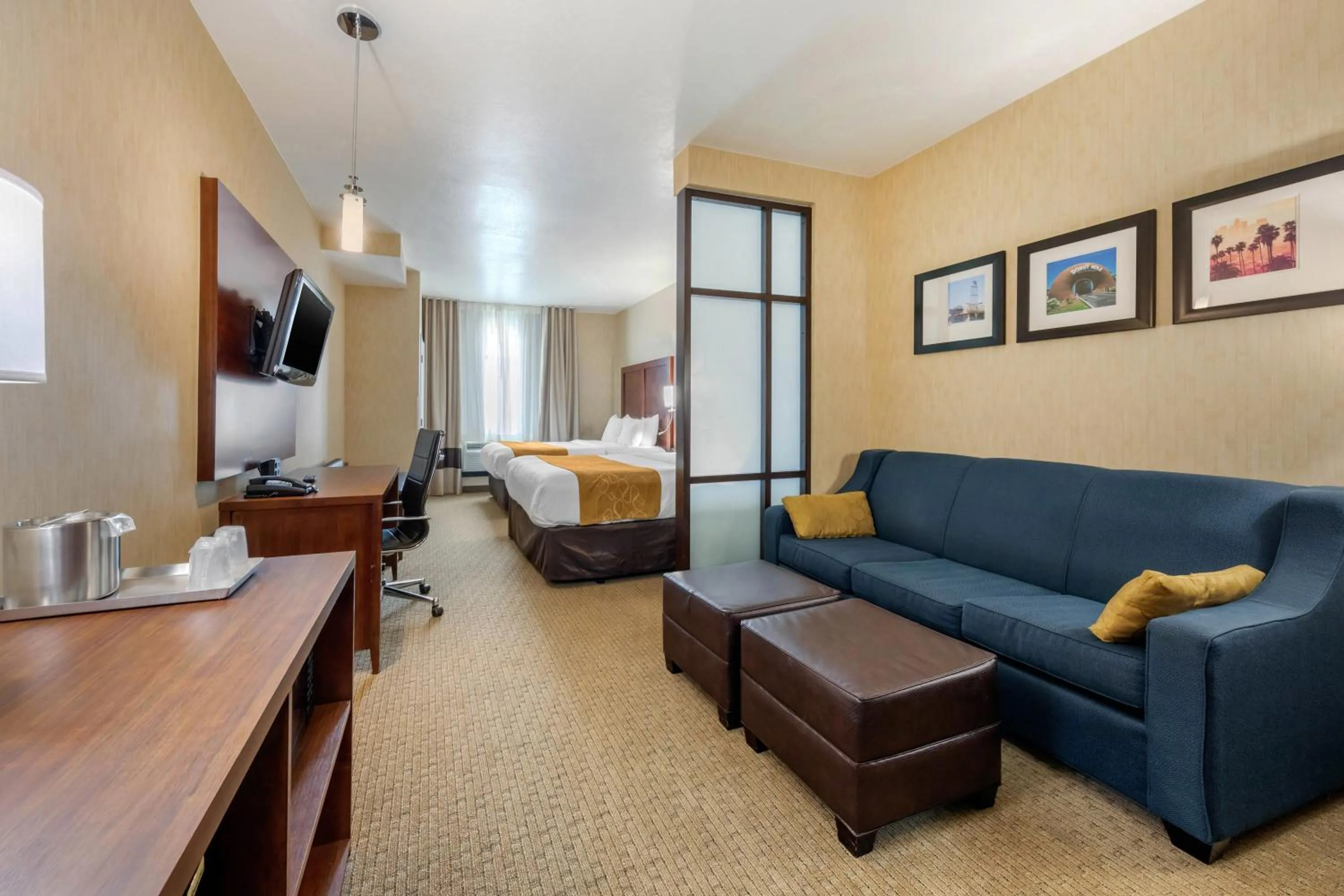 Living room in Comfort Suites Near City of Industry - Los Angeles