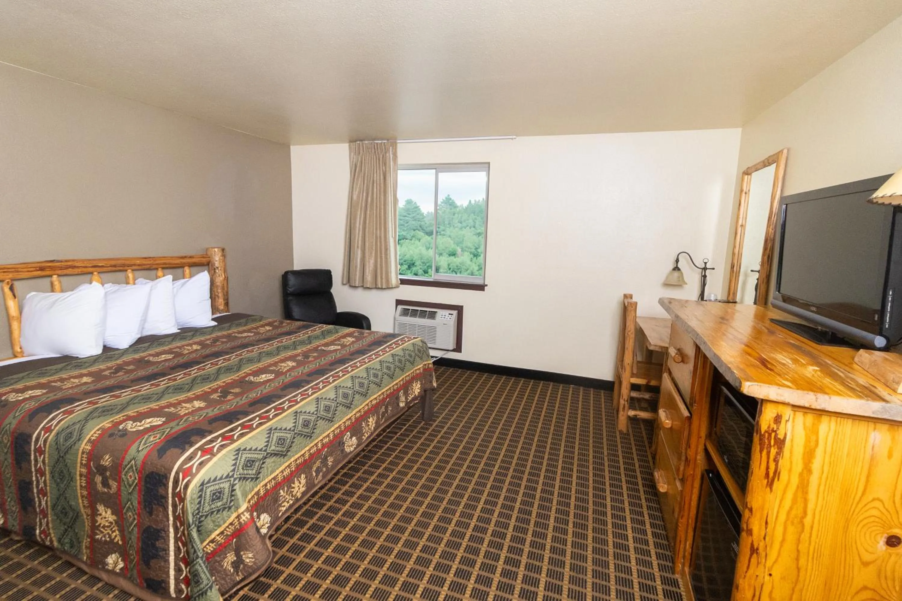 Photo of the whole room, Bed in FairBridge Inn and Suites Sandpoint