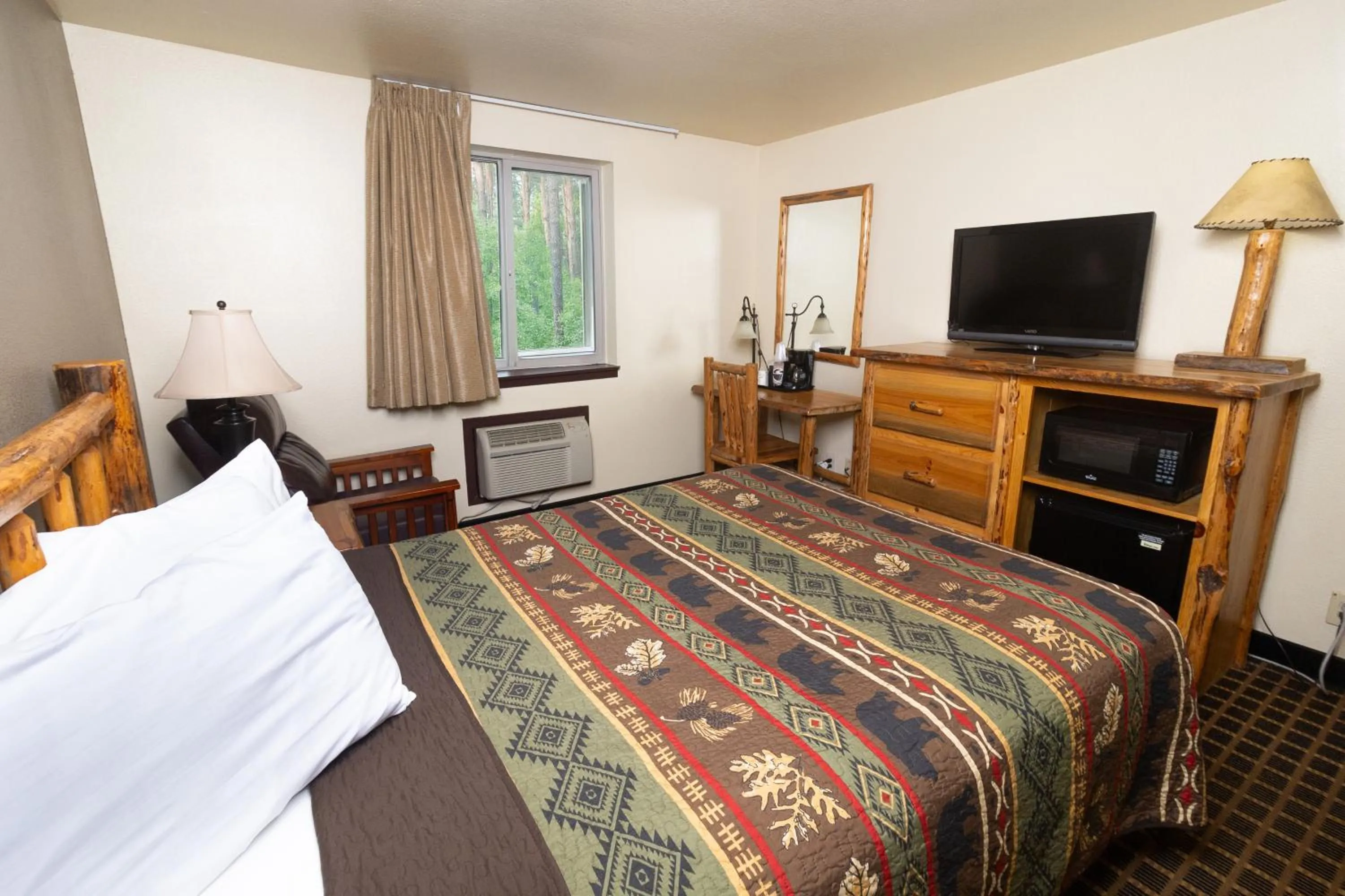 Photo of the whole room, Bed in FairBridge Inn and Suites Sandpoint