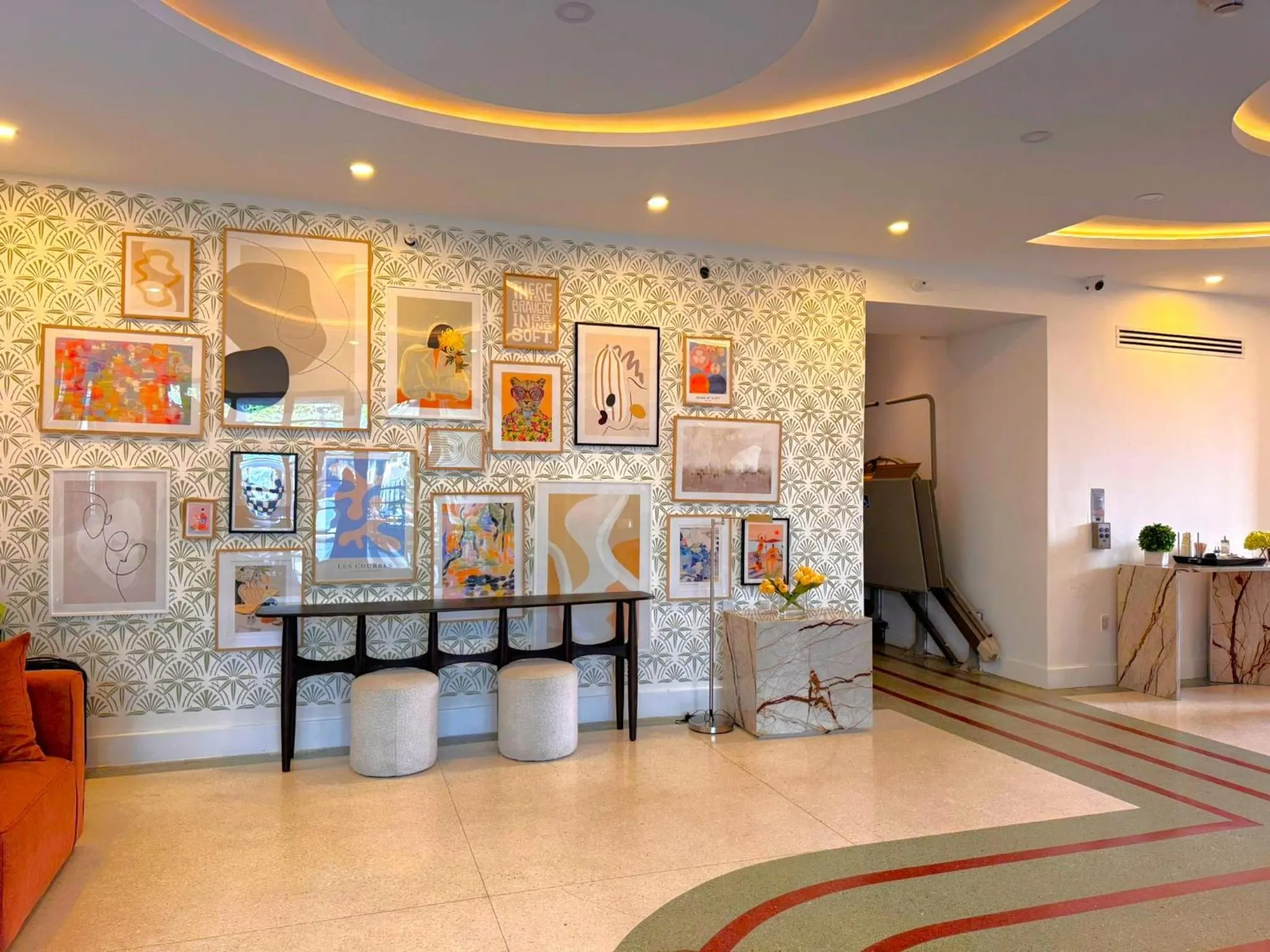 Communal lounge/ TV room in The Cove By Renzzi